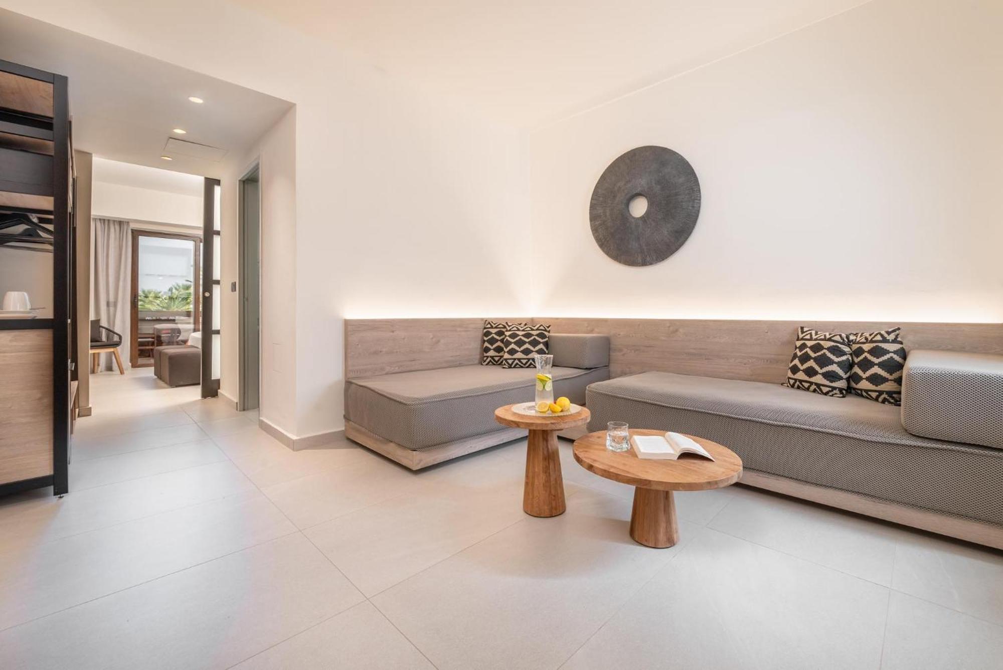 One-Bedroom Suite Sea View