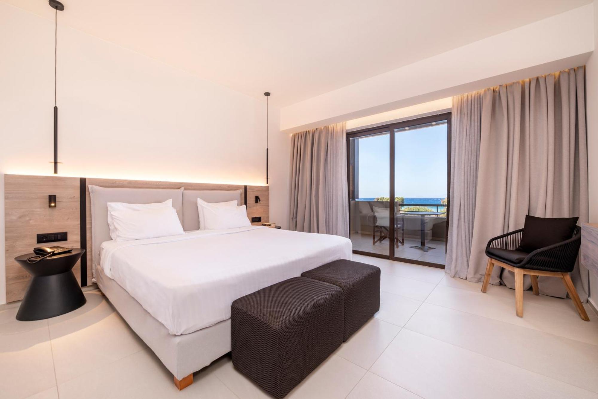 One-Bedroom Suite Sea View