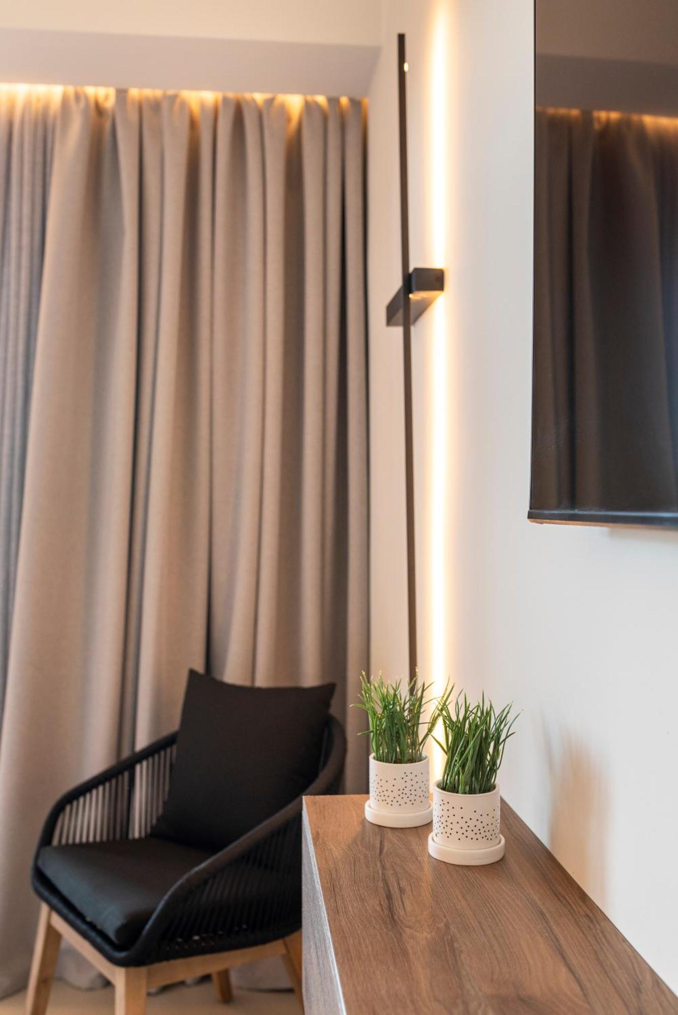 One-Bedroom Suite Sea View