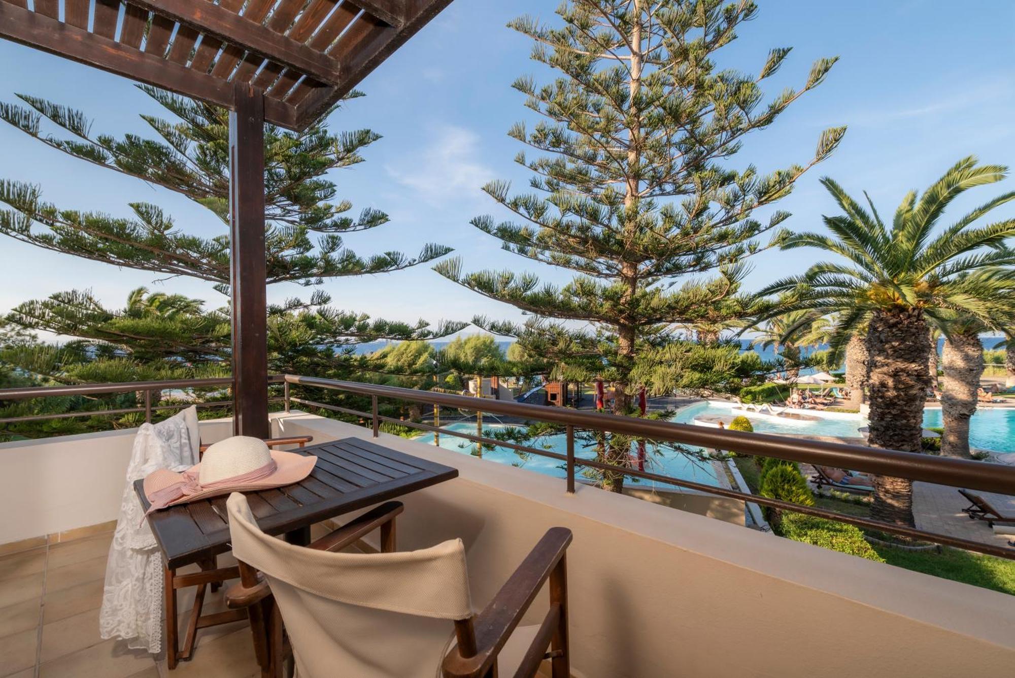 One-Bedroom Suite Sea View