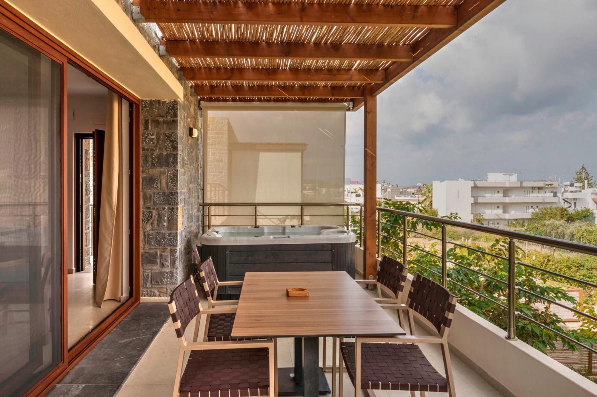 Two Bedroom Suite Outdoor Hot tub Garden View