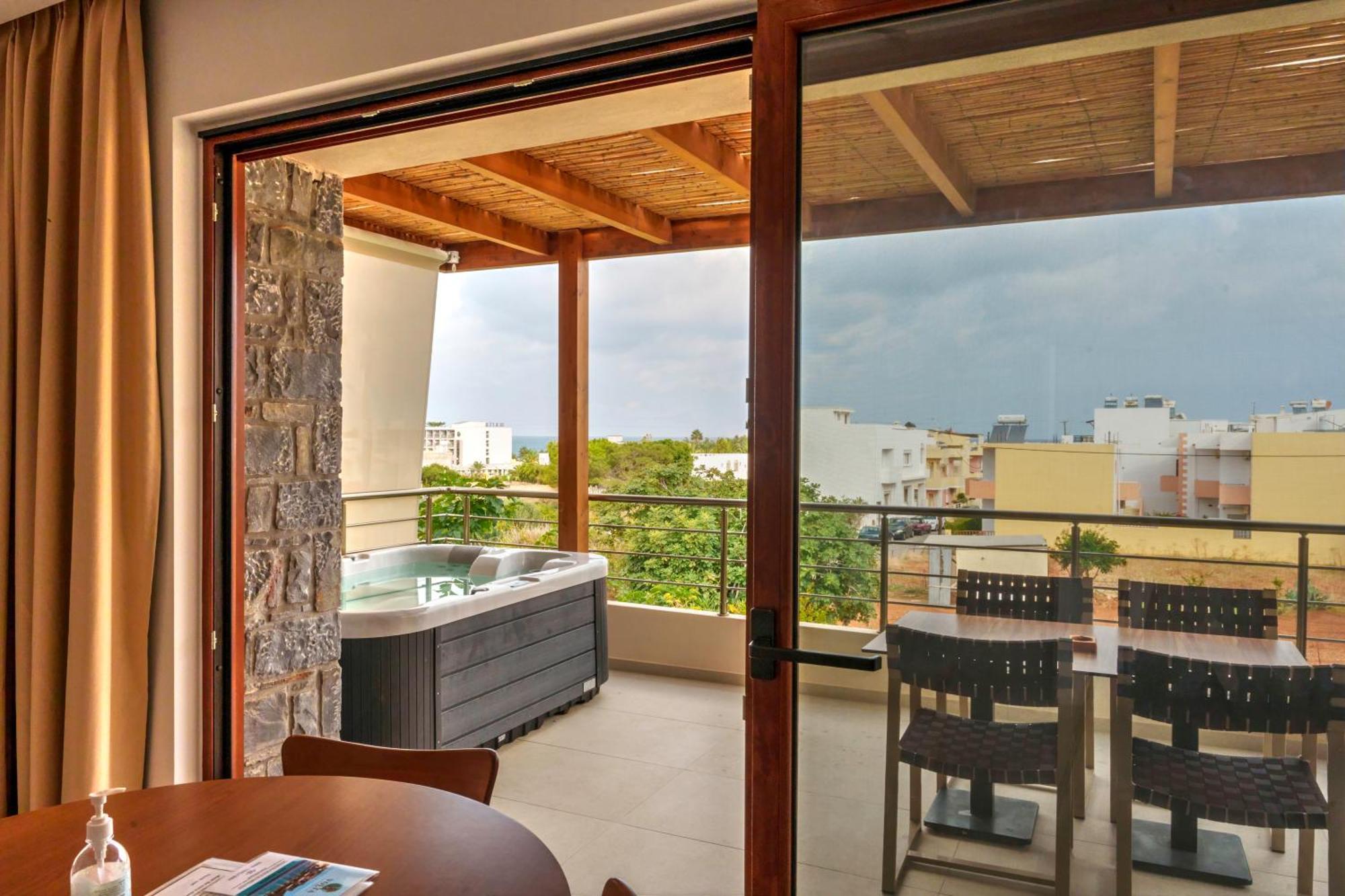 Two Bedroom Suite Outdoor Hot tub Garden View