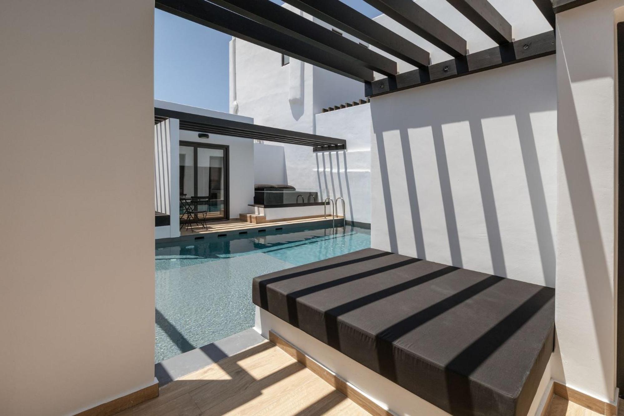 Queen Room Pool View