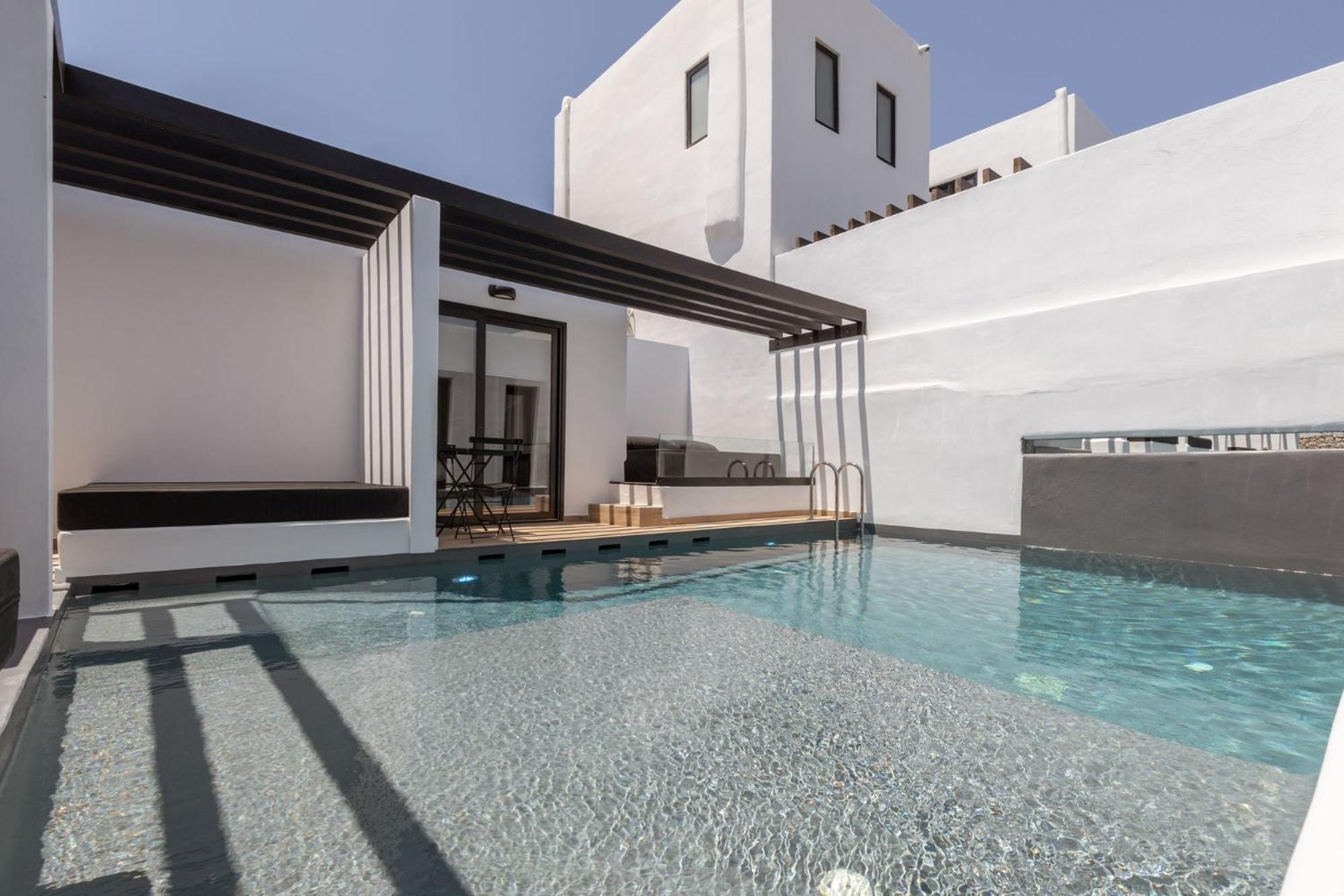 Queen Room Pool View