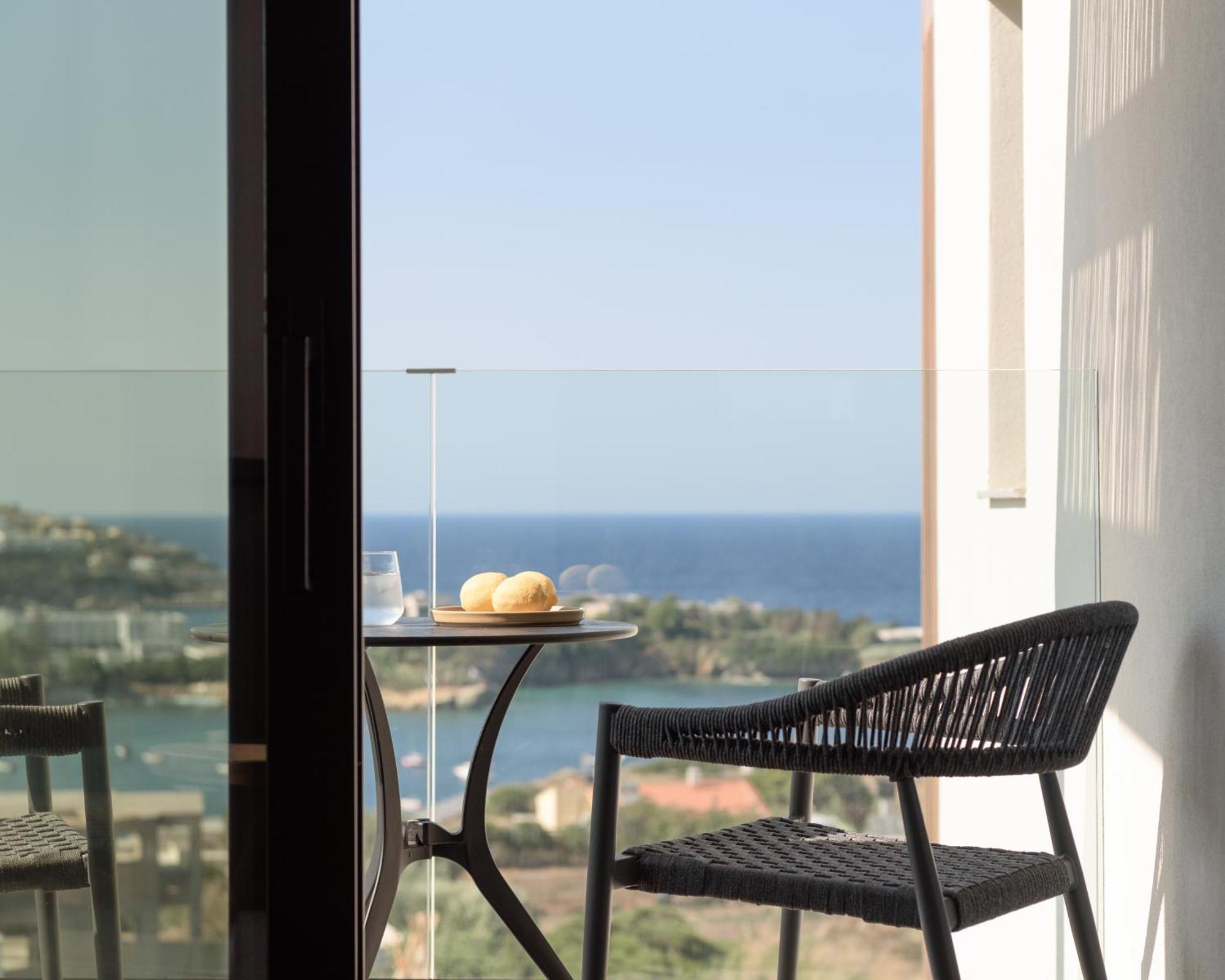 Superior One Bedroom Sea View Apartment Sliding Door