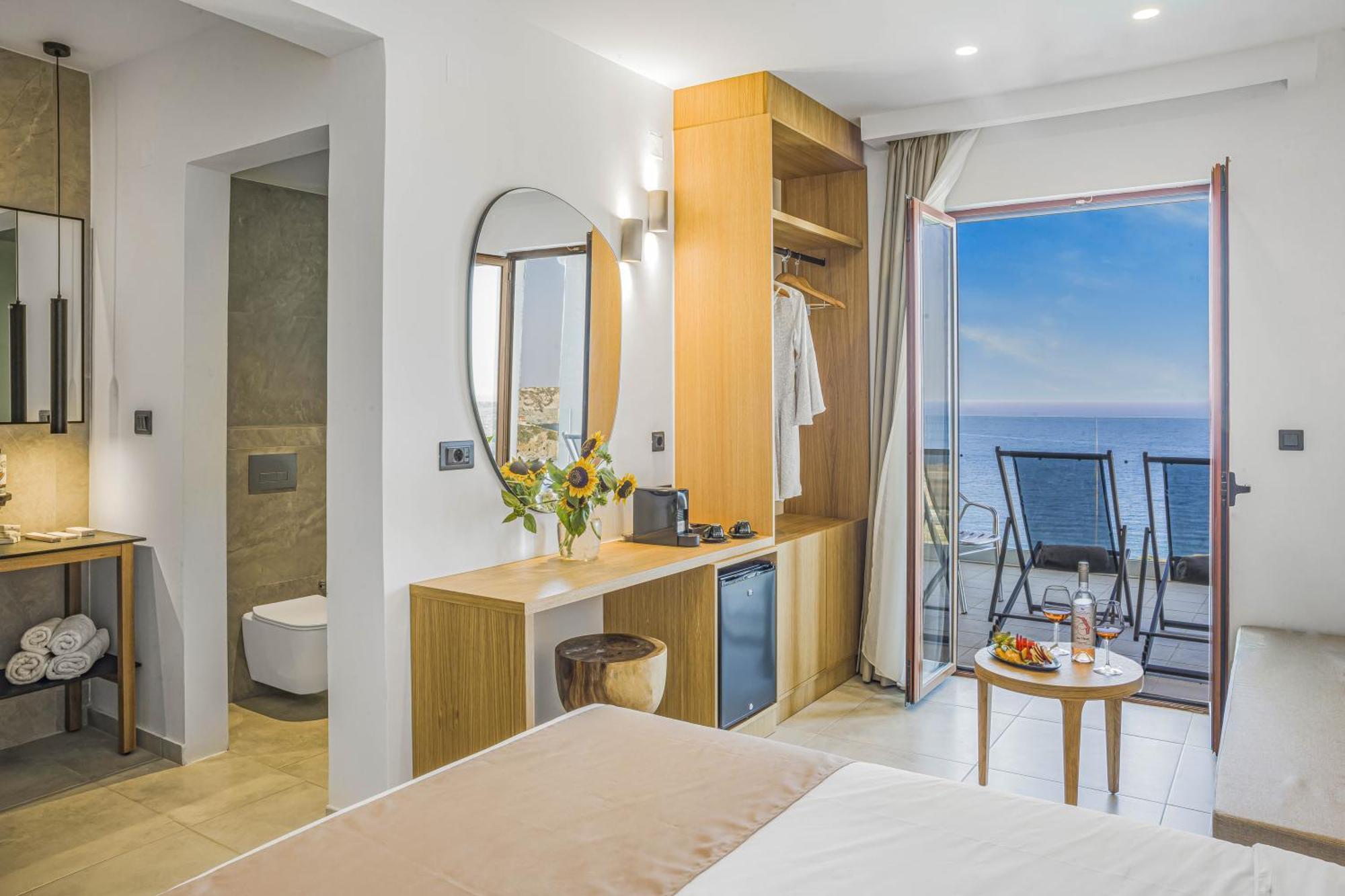 Deluxe Double or Twin Room Sea View