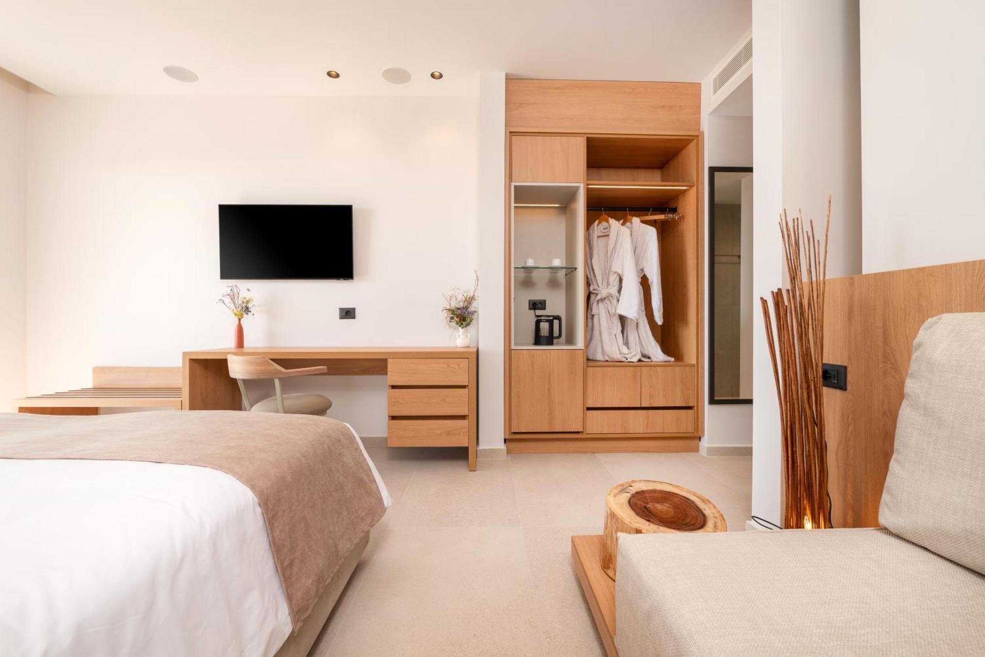 Junior Suite Sea Front Balcony