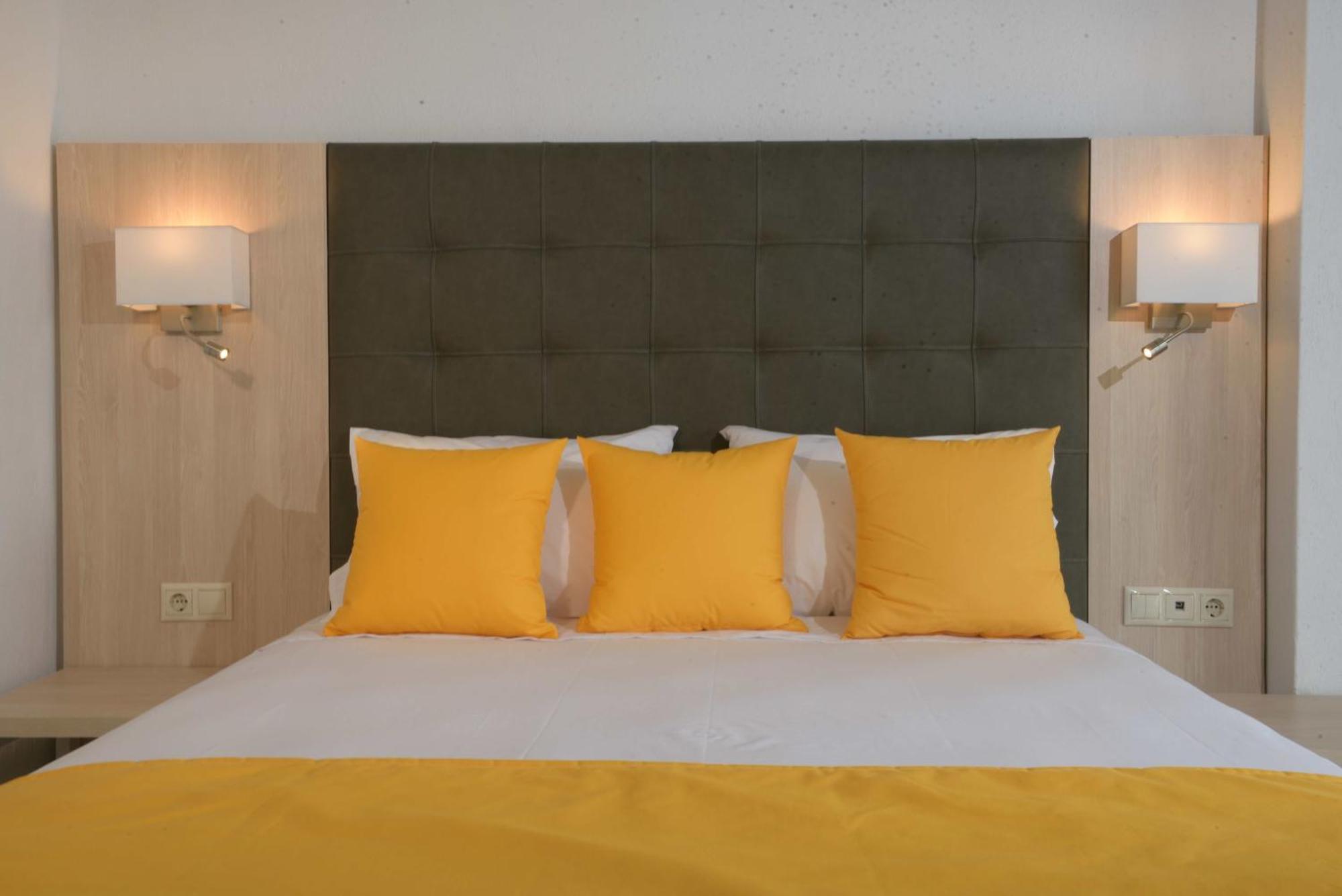 Standard Double or Twin Room Garden View