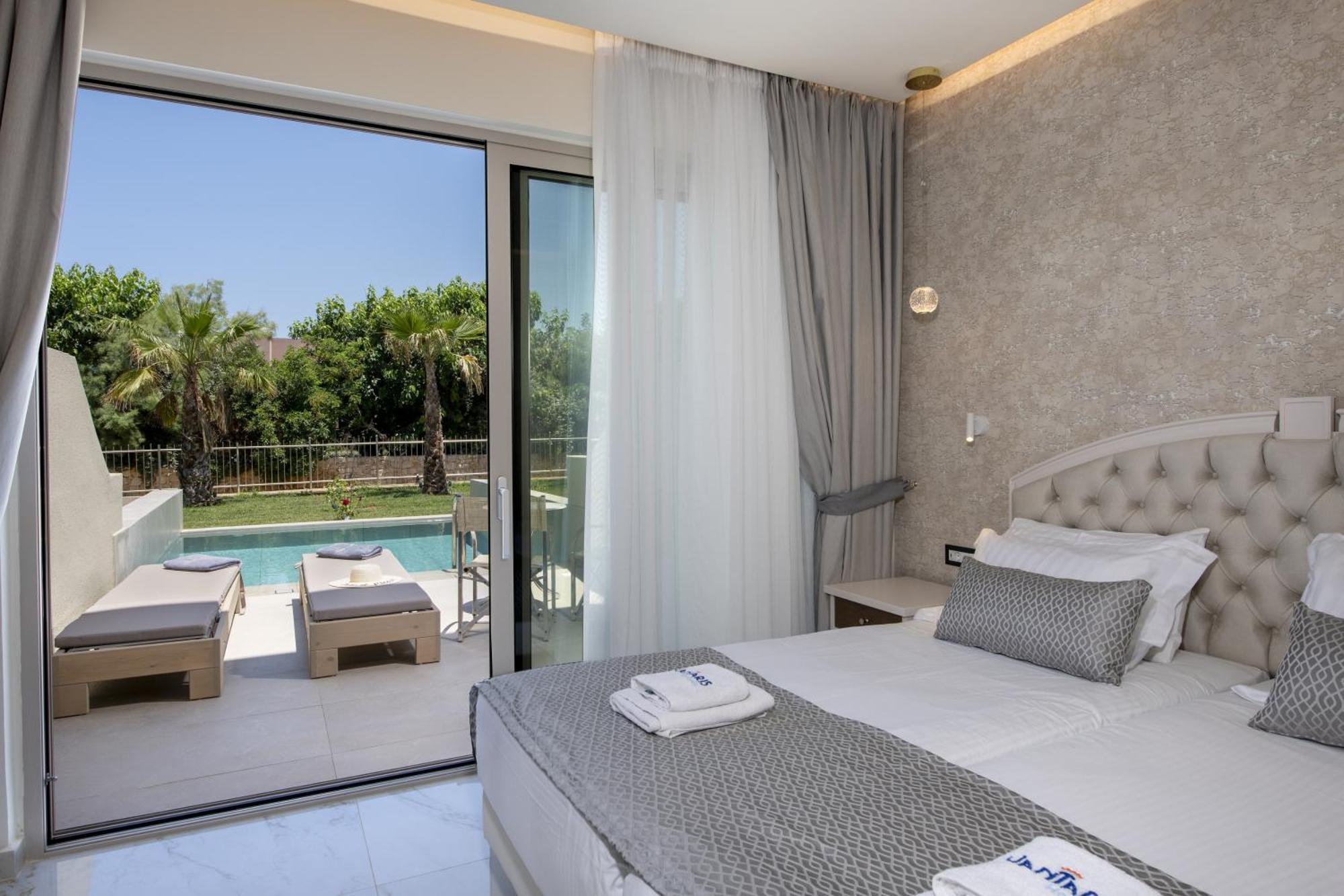 Junior suite individual pool