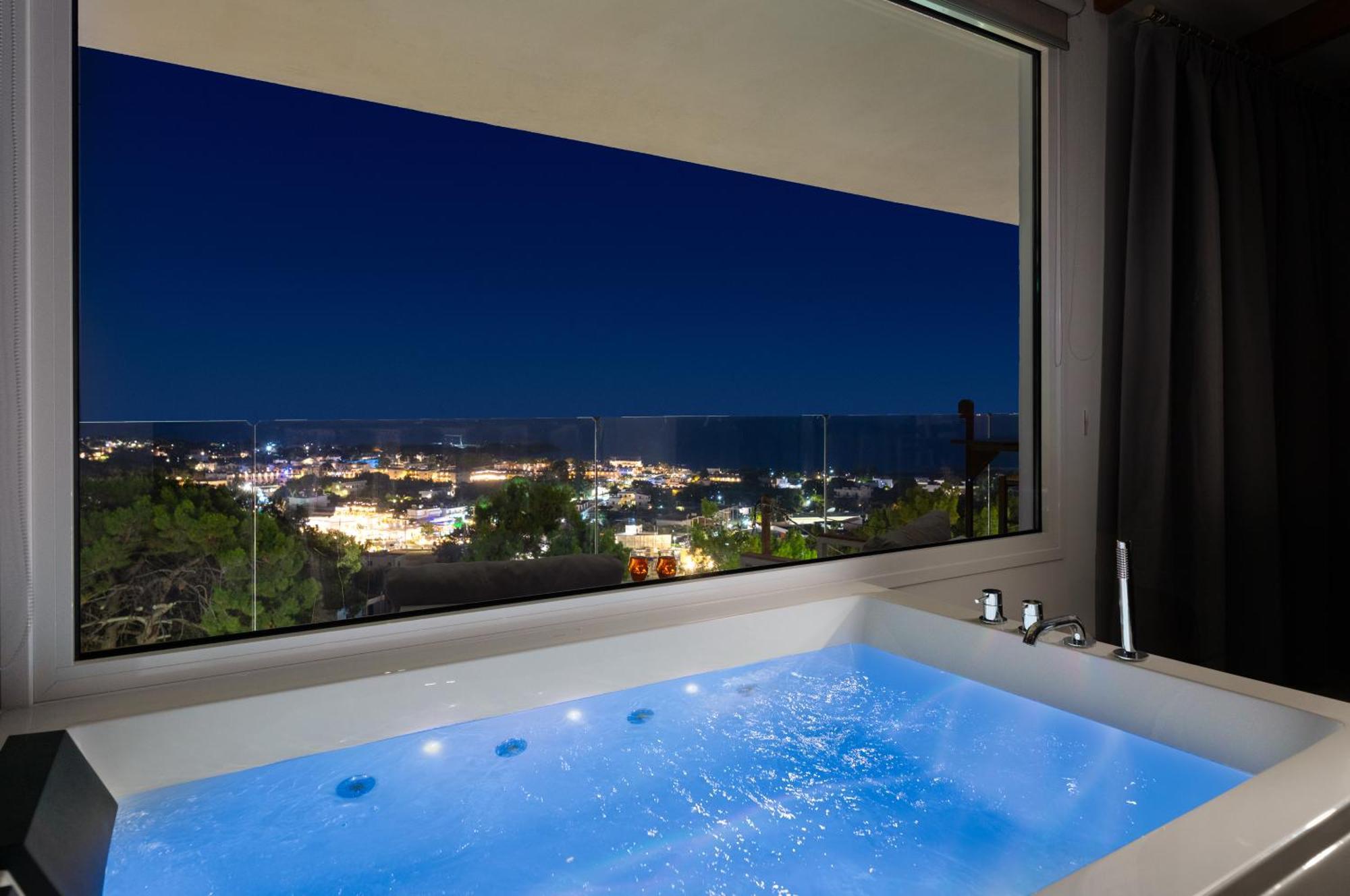 Suite with Hot Tub