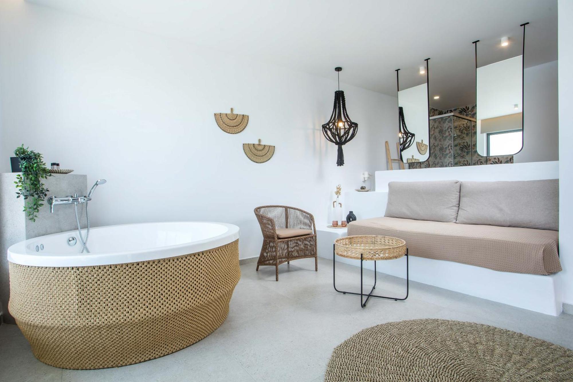 Deluxe Suite Spa Bath