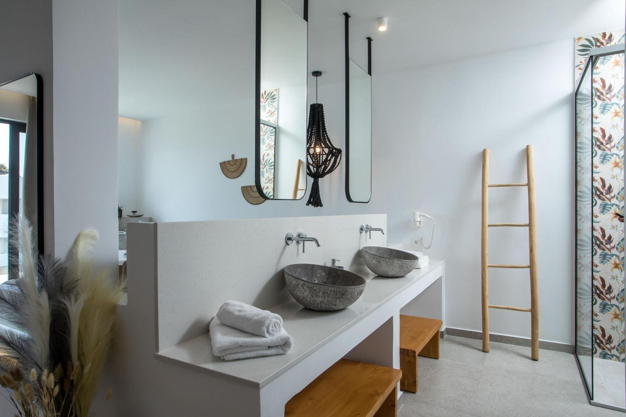 Deluxe Suite Spa Bath