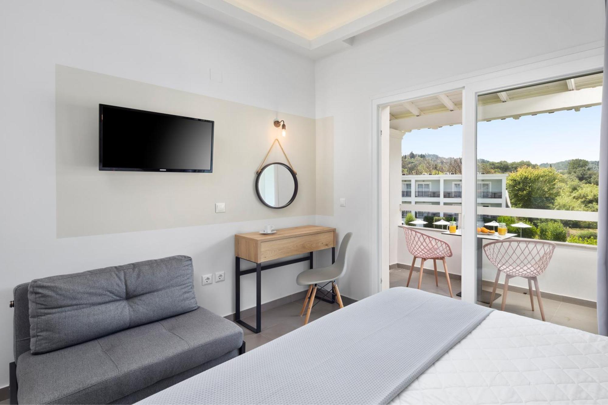 Deluxe Double or Twin Room Pool View