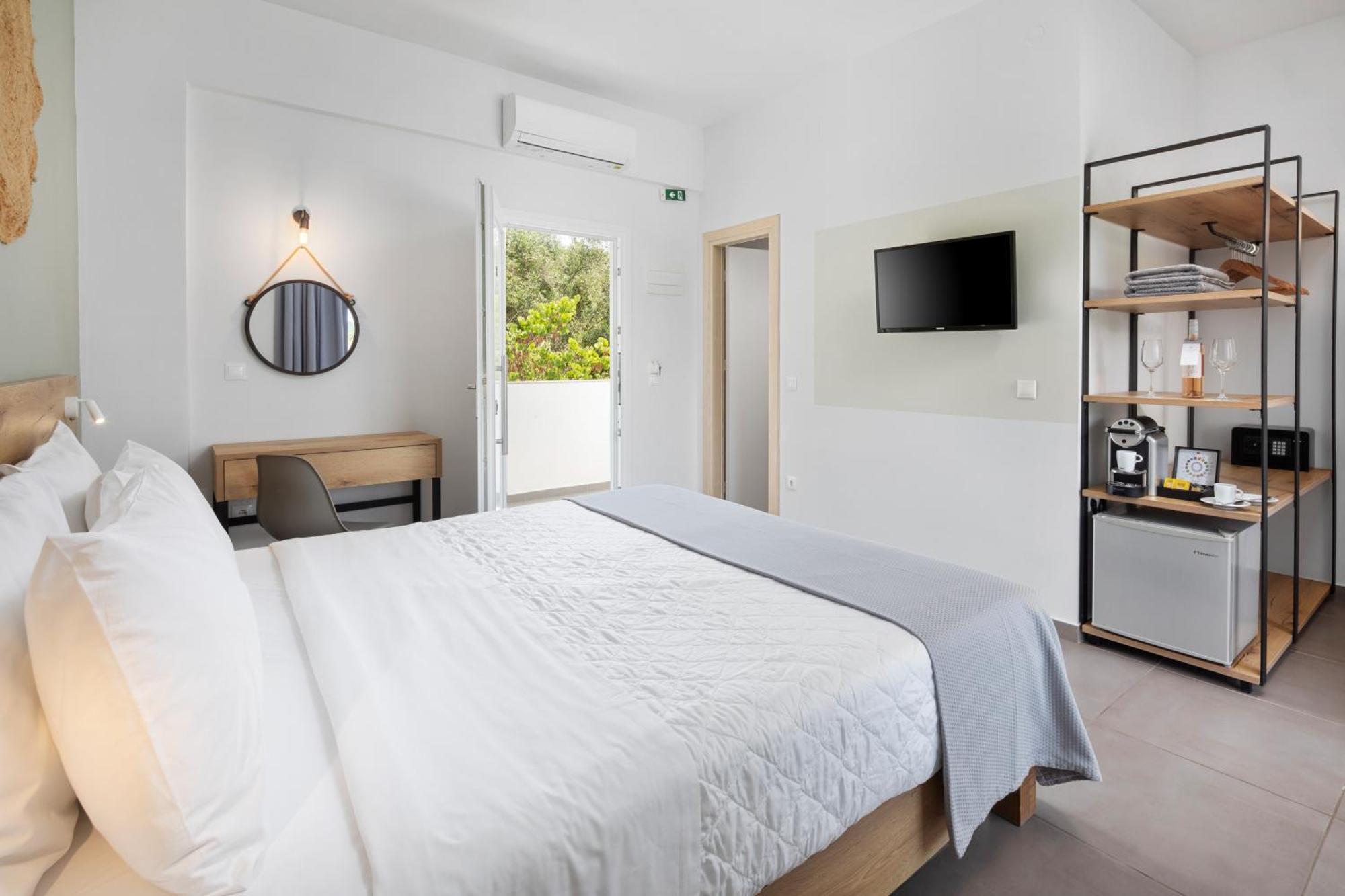 Deluxe Double or Twin Room Pool View