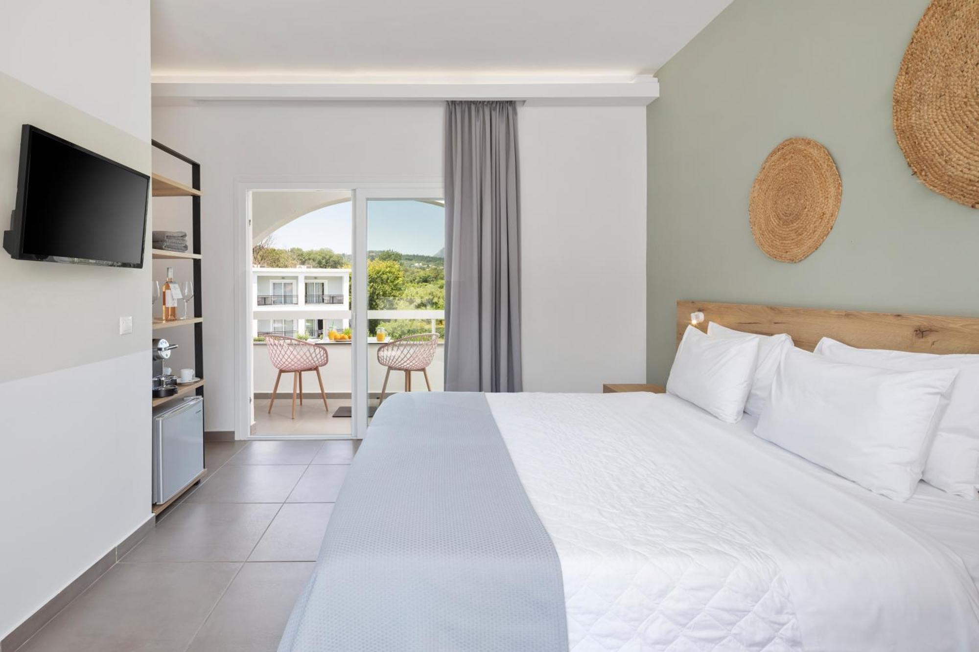Deluxe Double or Twin Room Pool View
