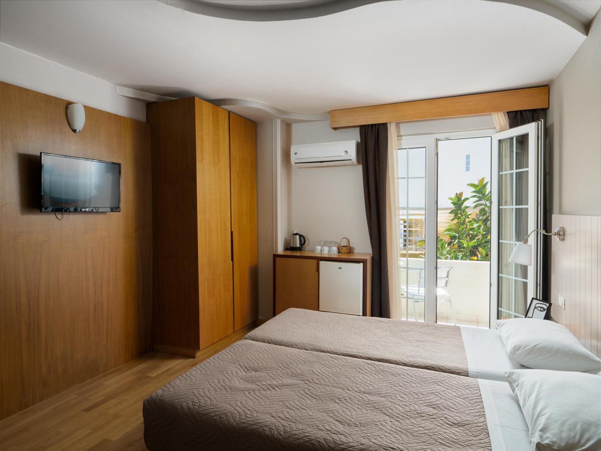 Deluxe Double or Twin Room Garden View