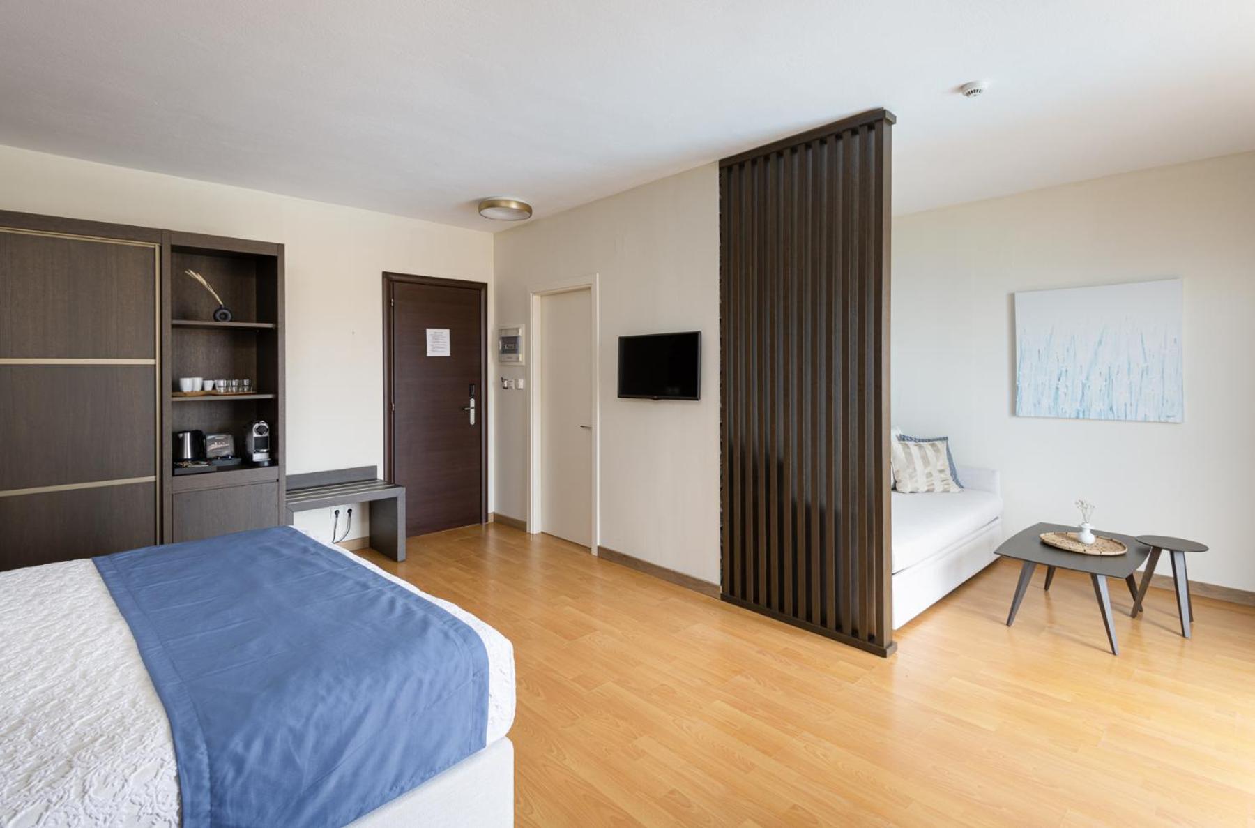 Junior Suite with Side Sea View
