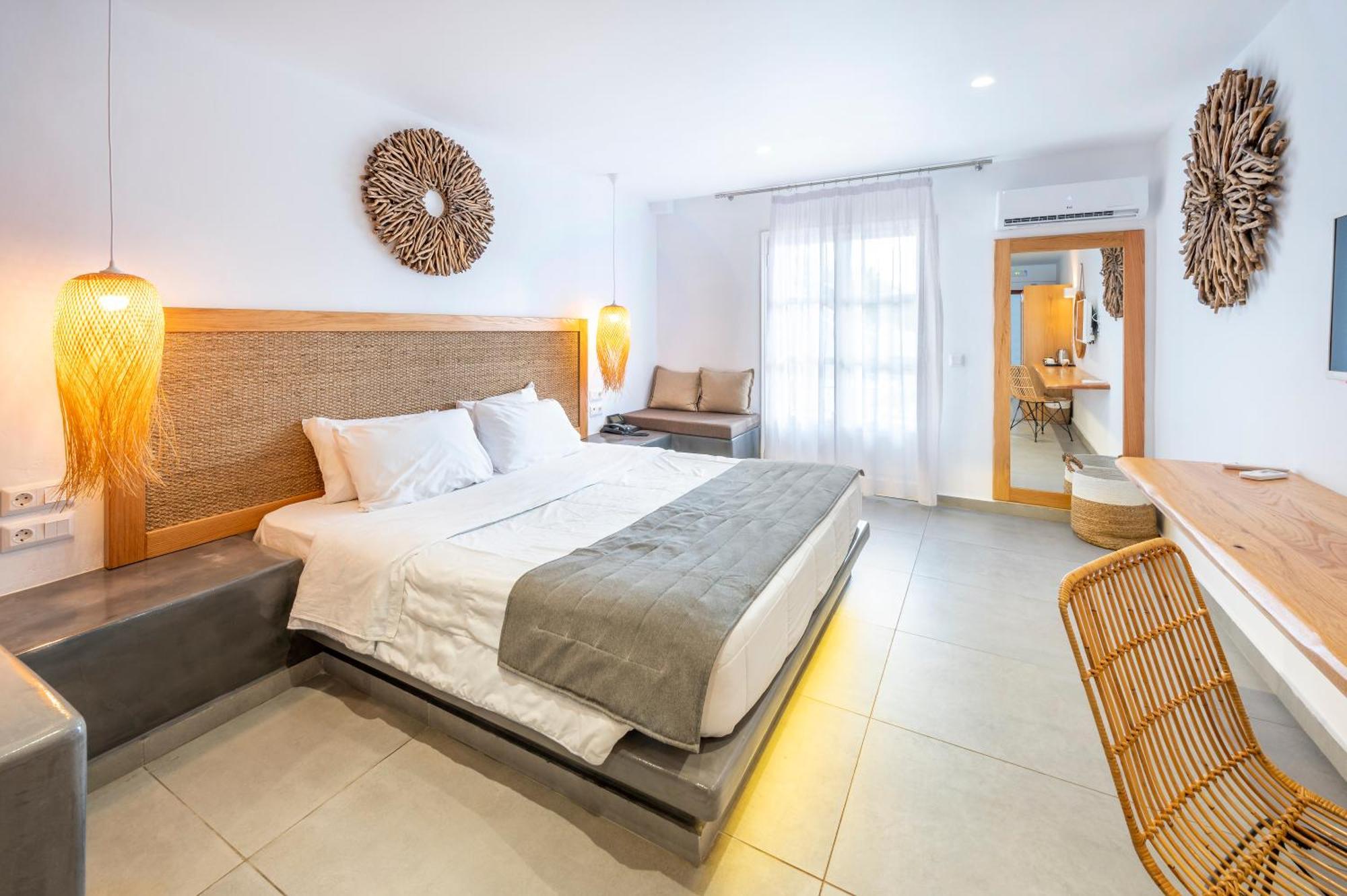 Junior Suite Shared Pool