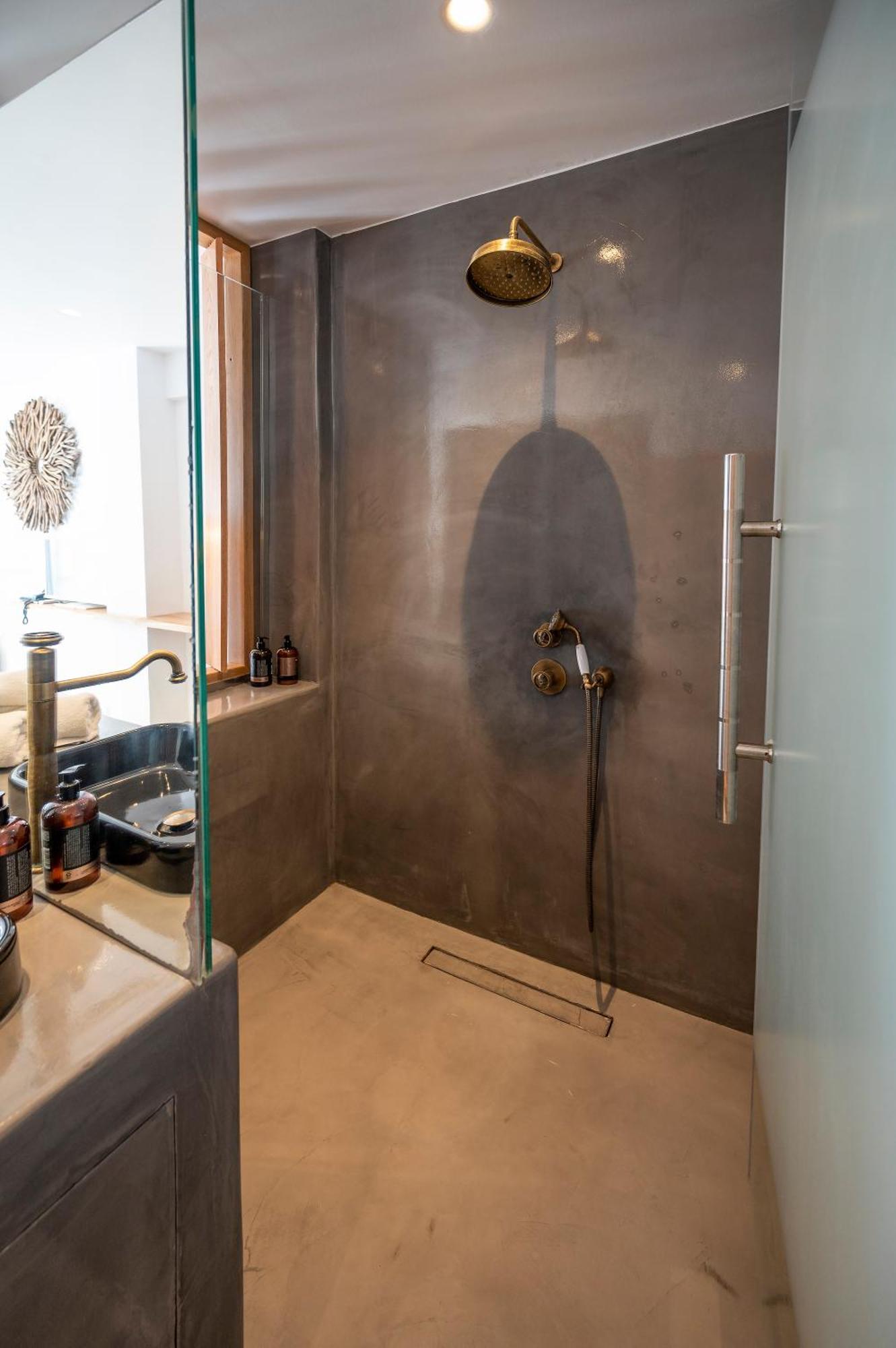Junior Suite Shared Pool