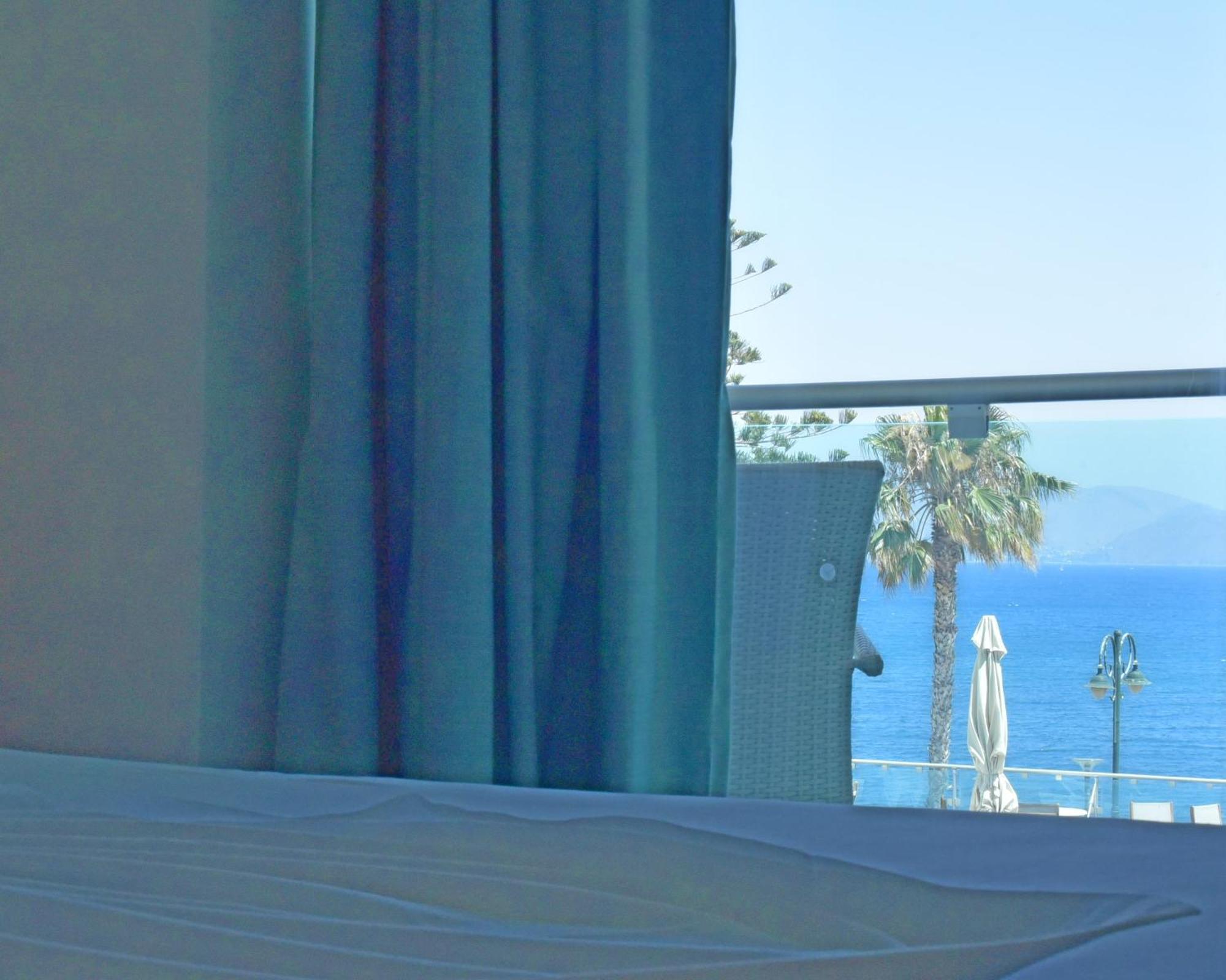 One-Bedroom Apartment Sea View