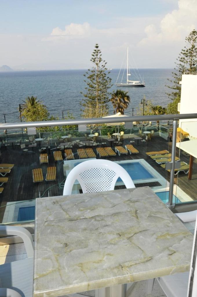 One-Bedroom Apartment Sea View