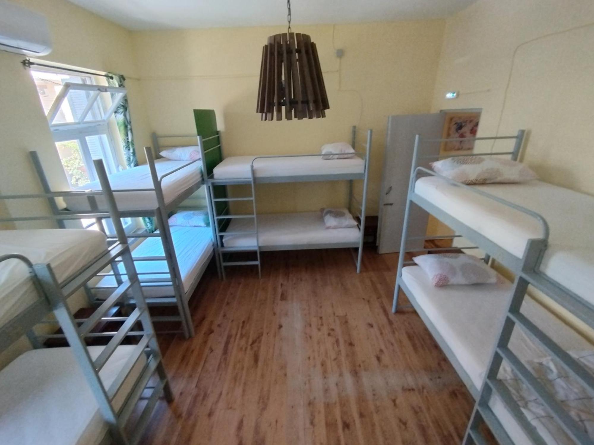 Bed 8-Bed Mixed Dormitory Room