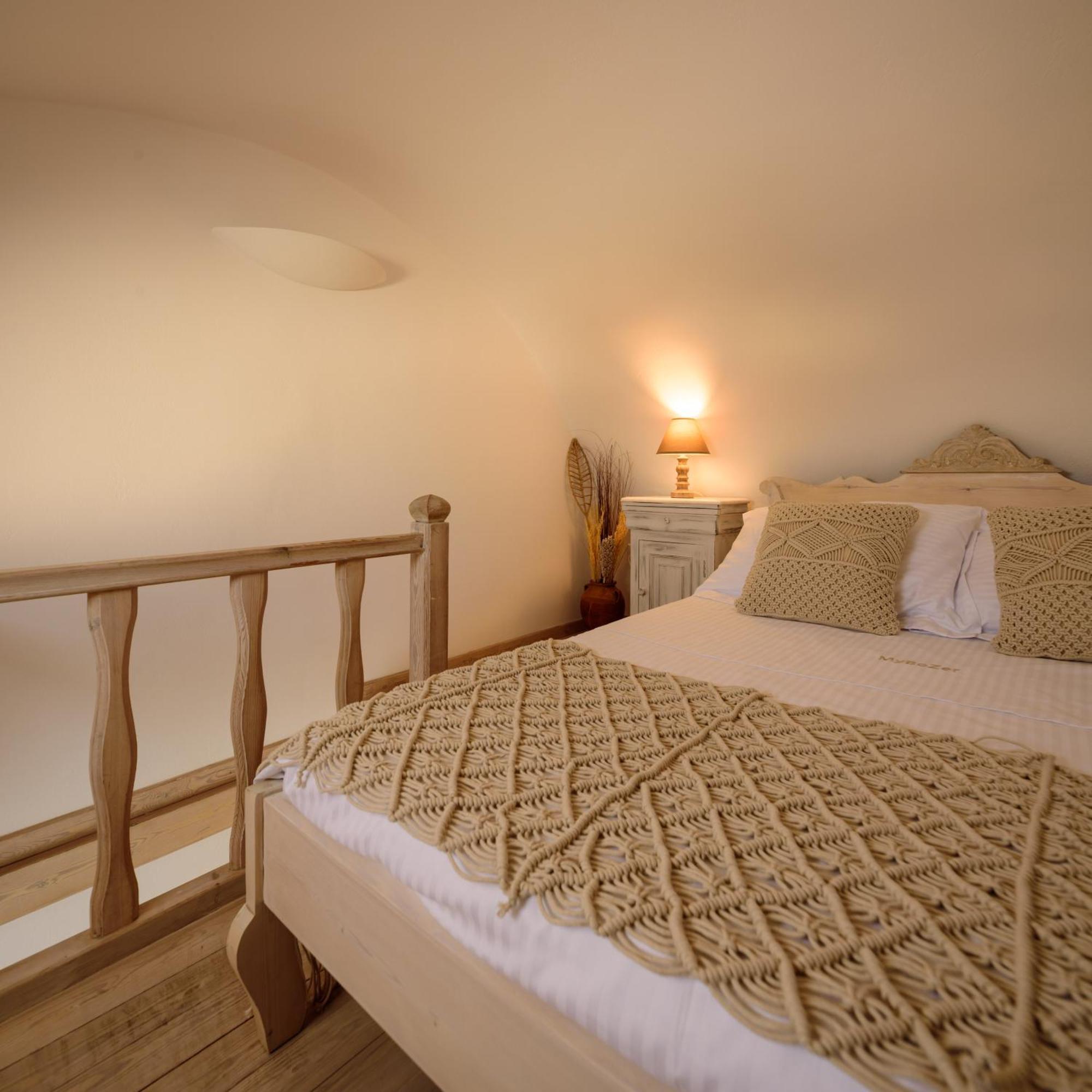 Executive Maisonette Cave Suite – Caldera Sea view & Pool view