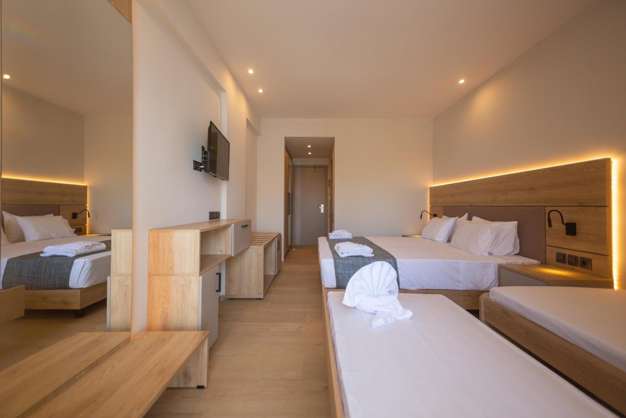 Deluxe Double or Twin Room Sea View
