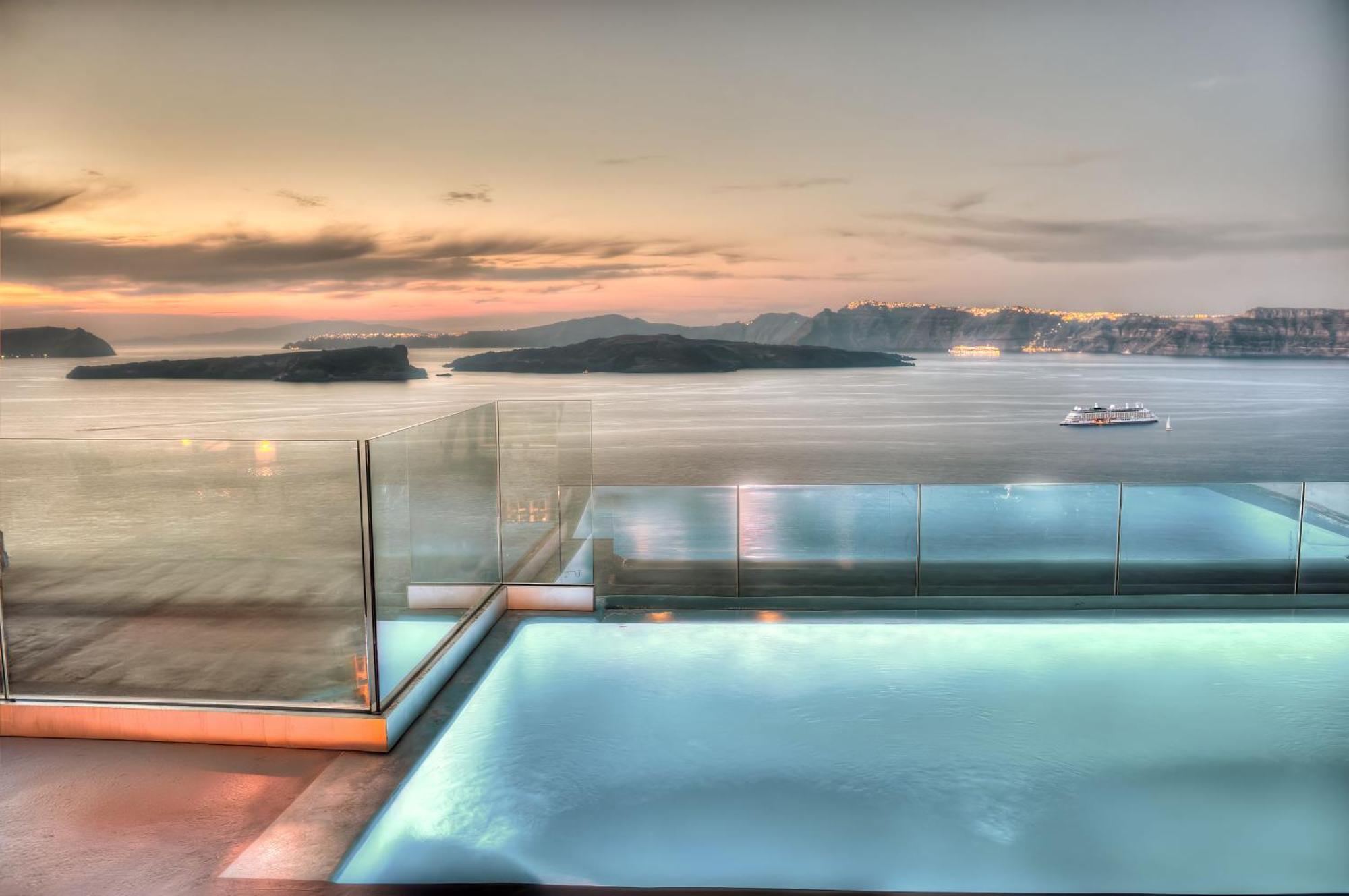 Astarte Suite indoor Spa Bath Private Infinity Pool Caldera View
