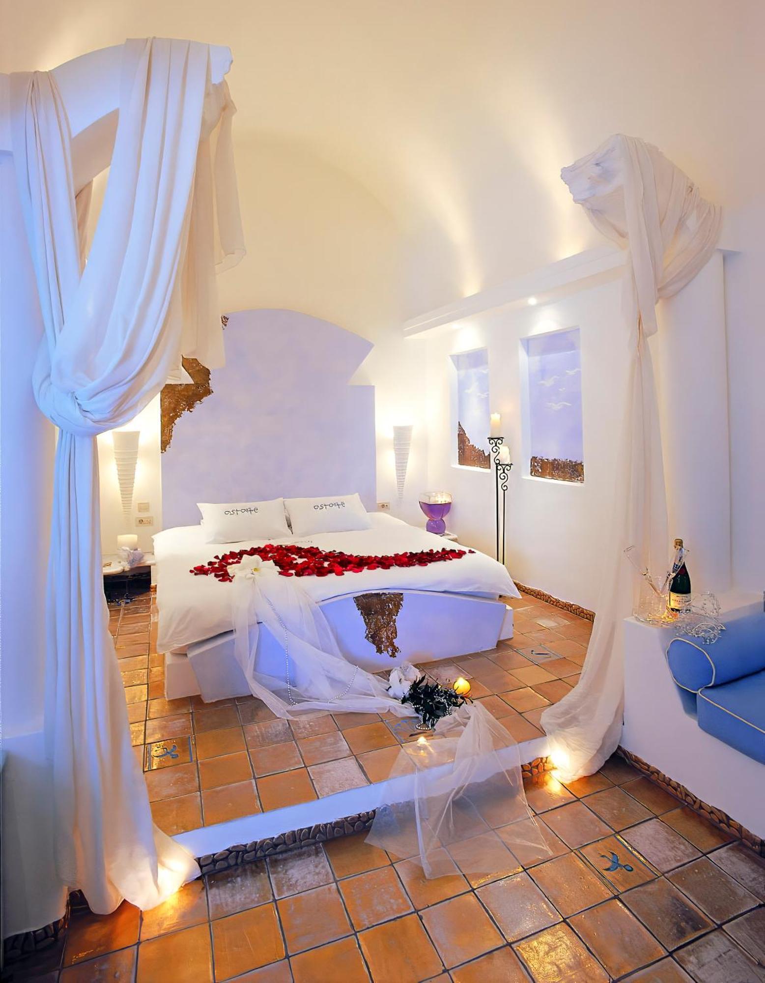 Astarte Suite indoor Spa Bath Private Infinity Pool Caldera View