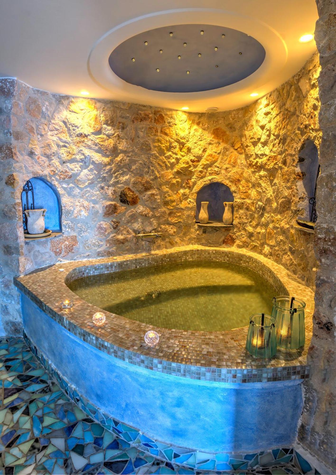 Senior Suite Spa Bath Caldera View