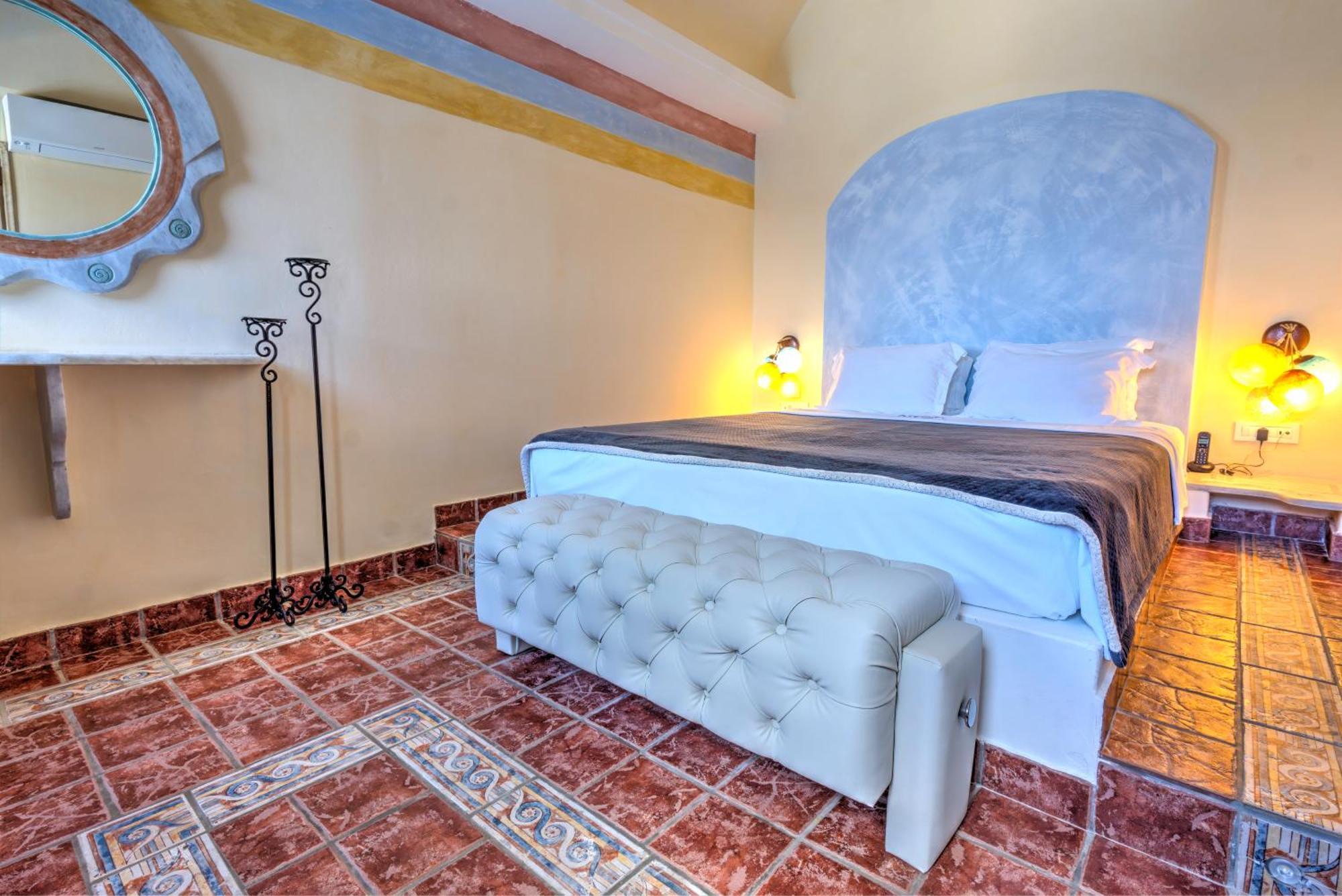 Honeymoon Suite Spa Bath Caldera View