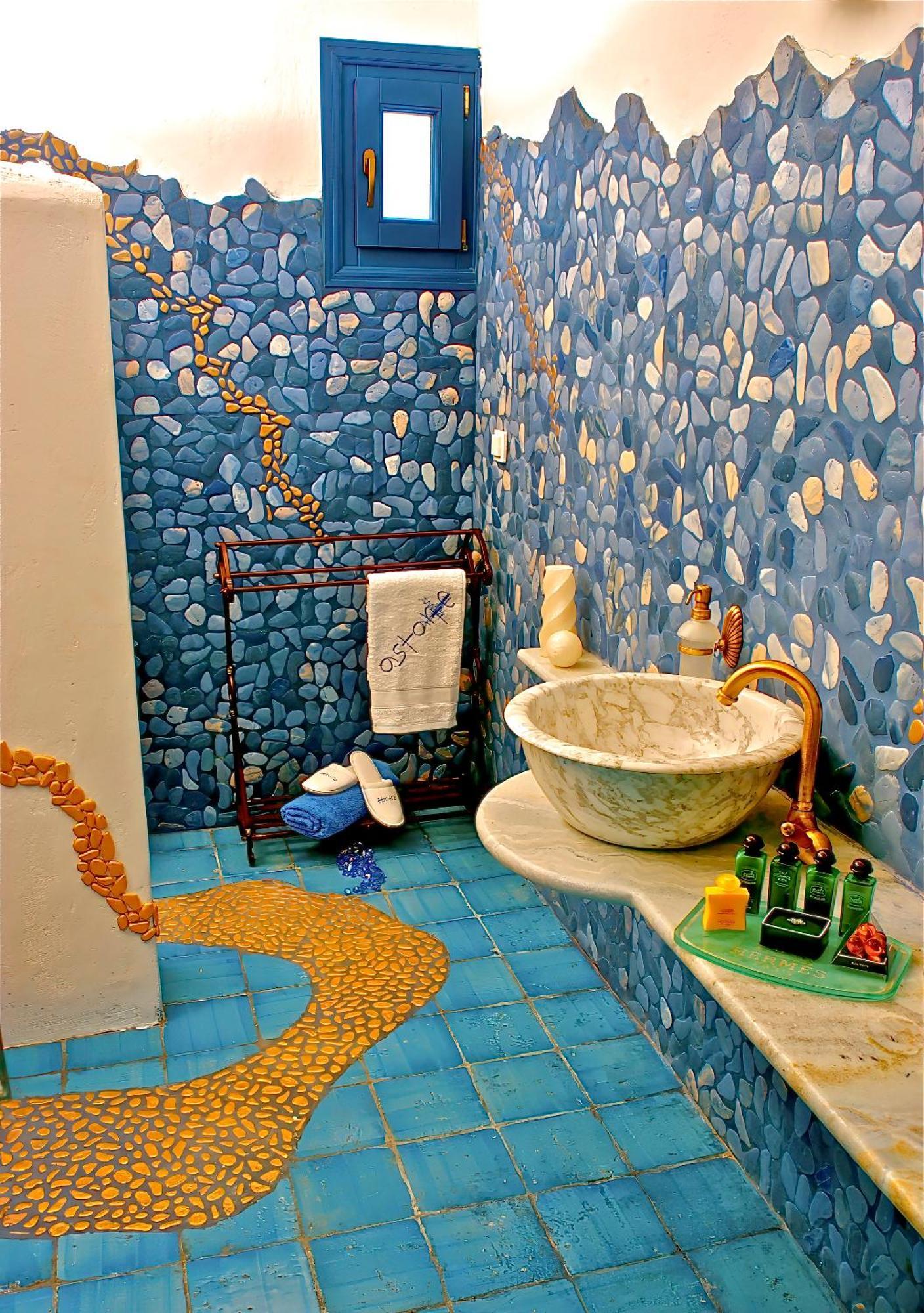 Astarte Suite indoor Spa Bath Private Infinity Pool Caldera View