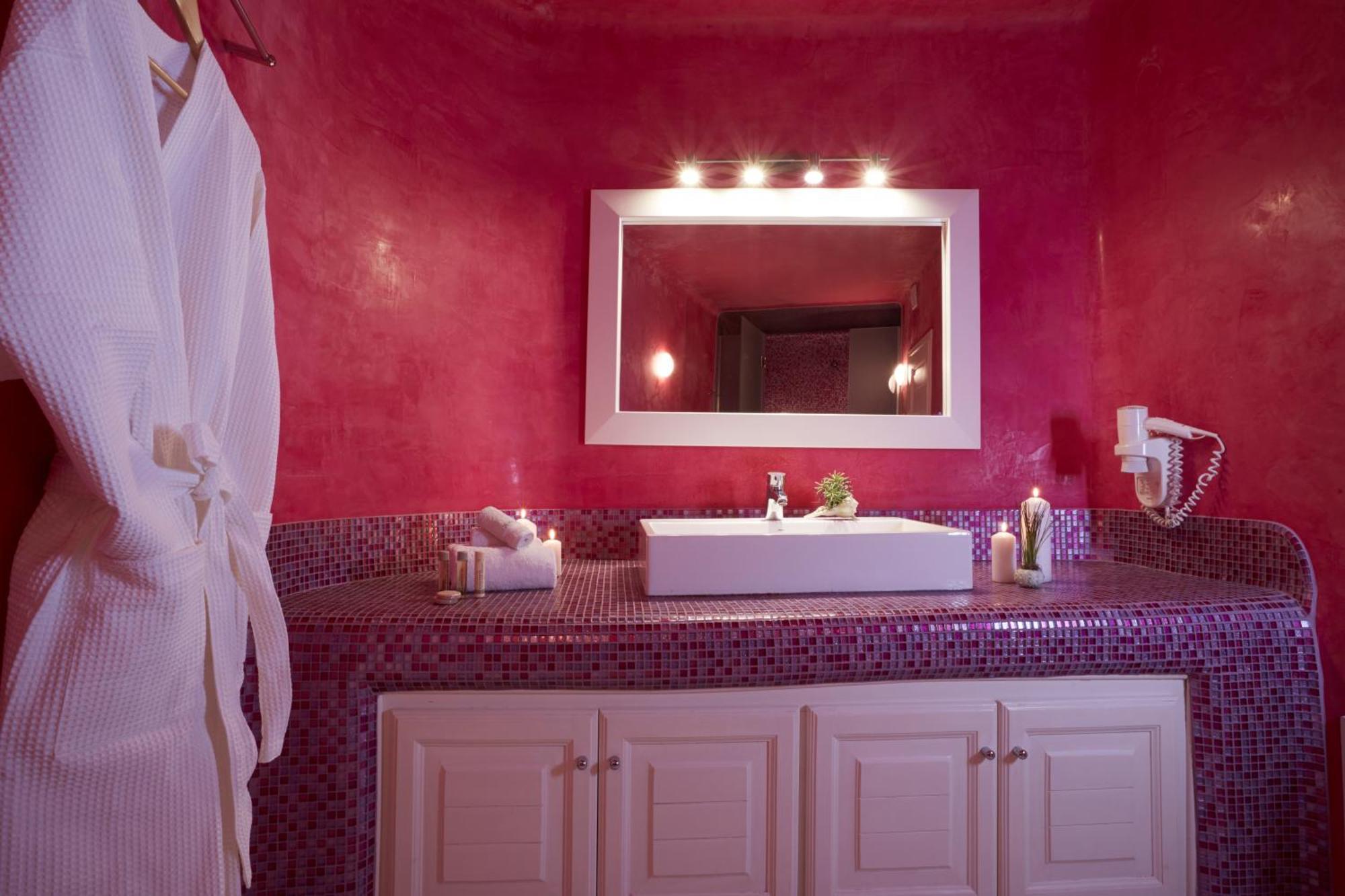Superior Suite Hot Tub or Plunge Pool