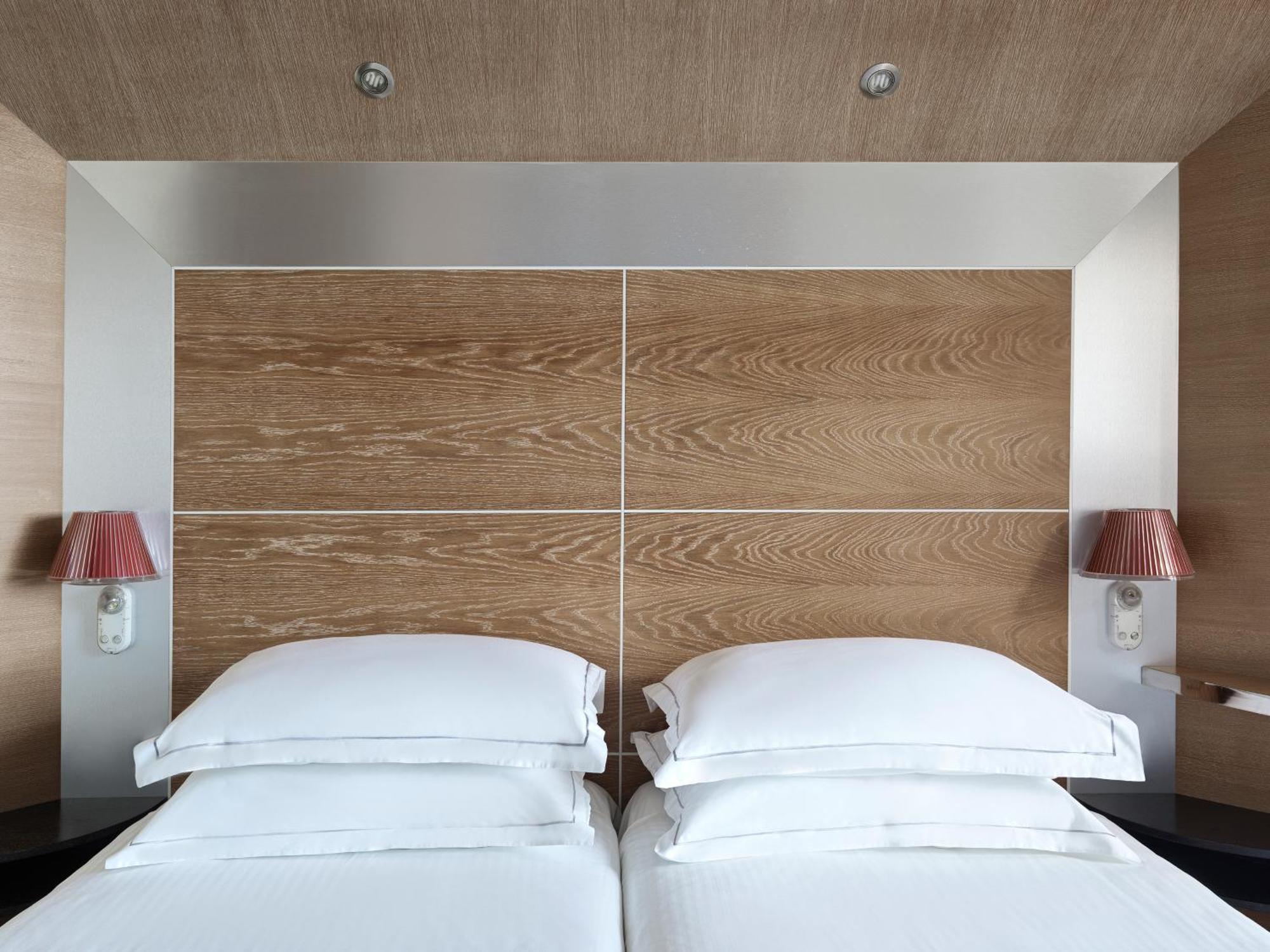Twin Room Land View
