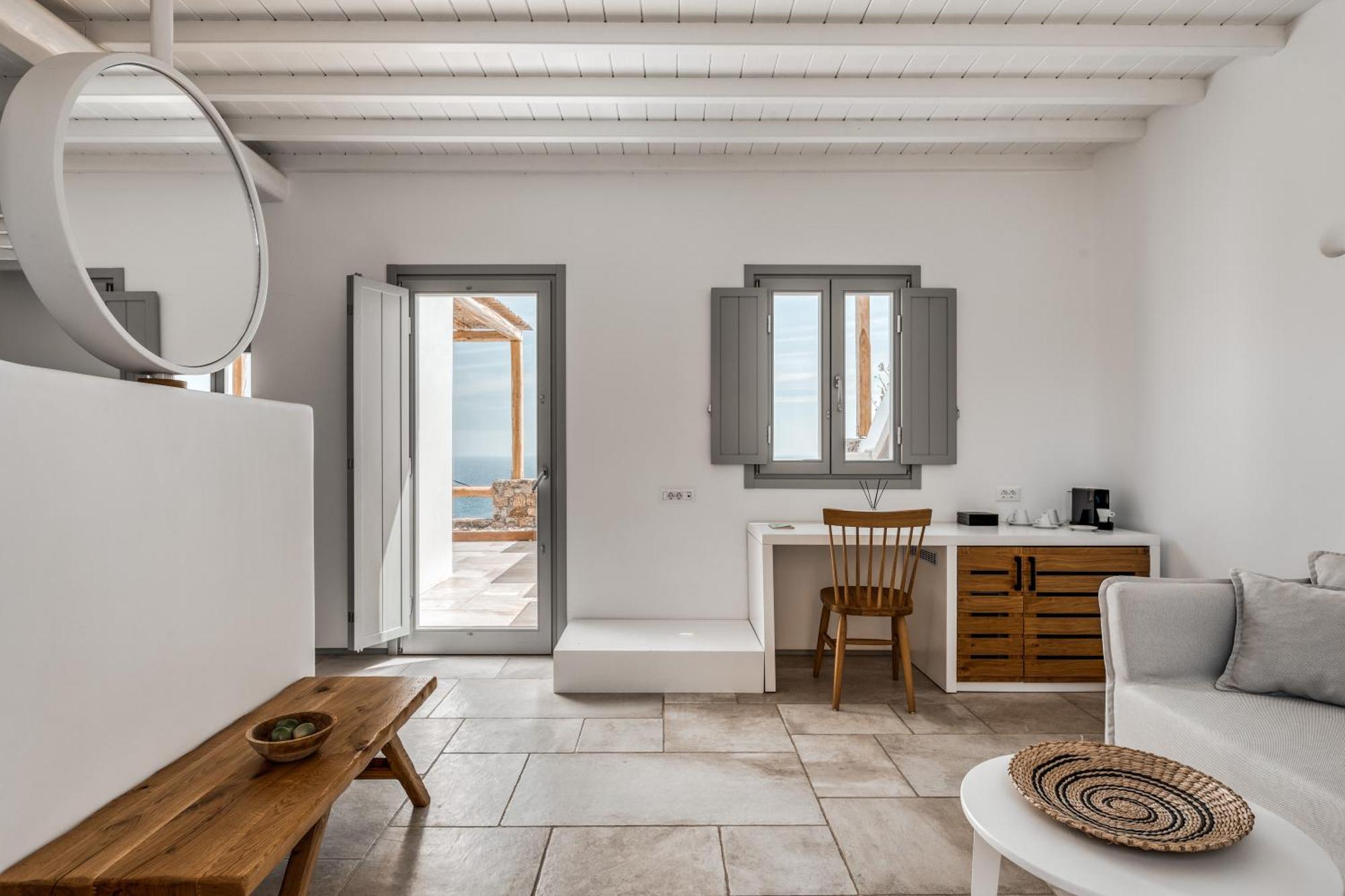 Superior Suite Private Jacuzzi & Sea View
