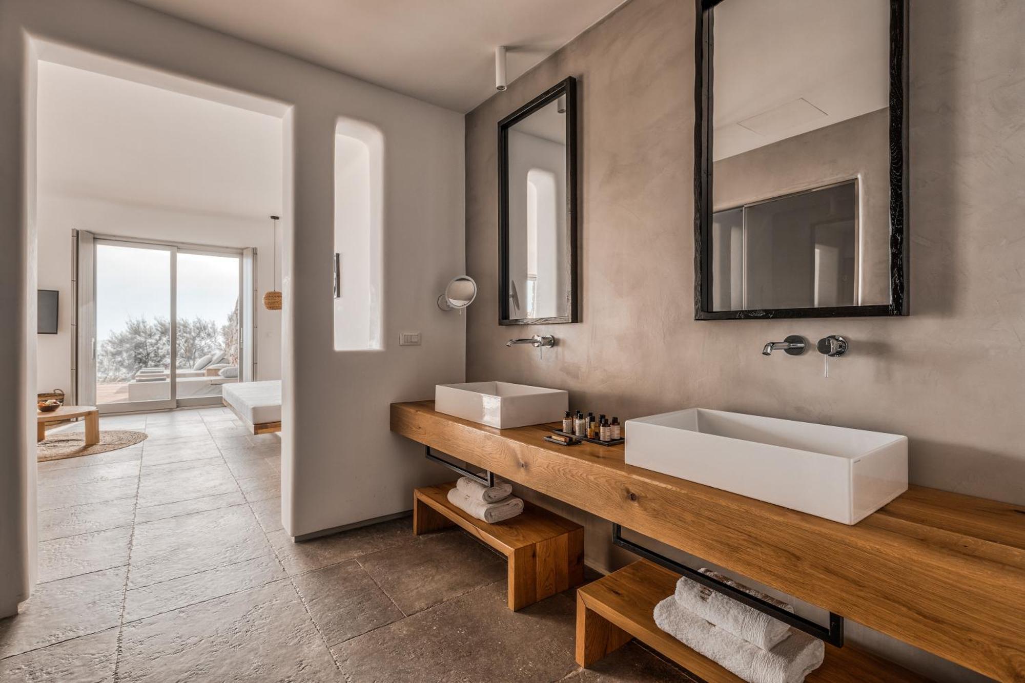 Superior Suite Private Jacuzzi & Sea View
