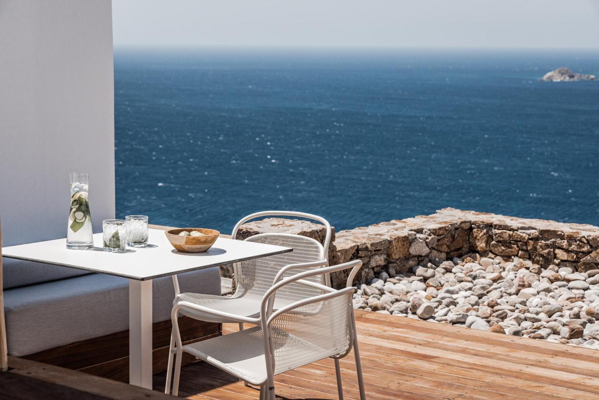 Executive Suite Private Jacuzzi & Sea View