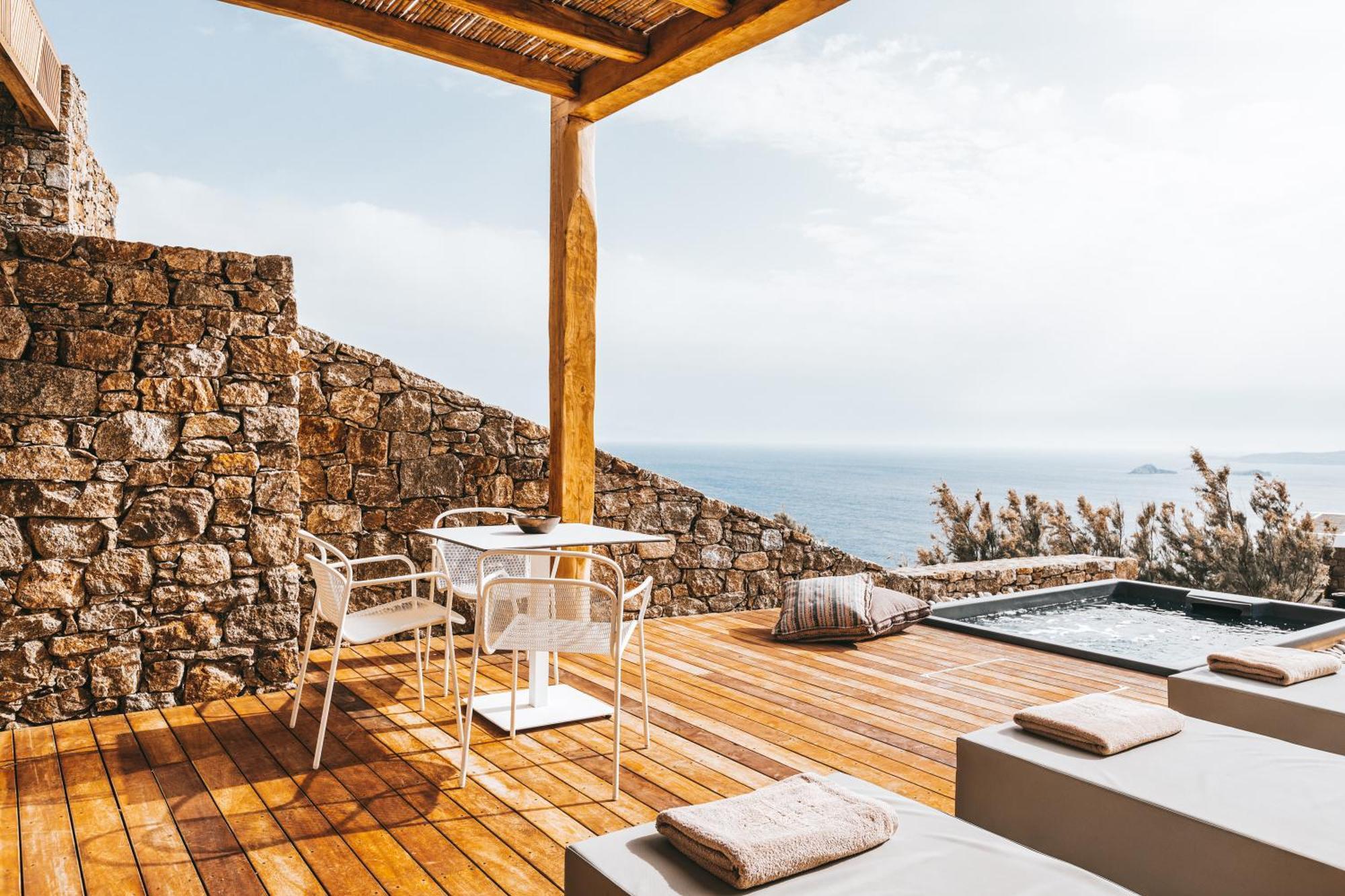 Superior Suite Private Jacuzzi & Sea View