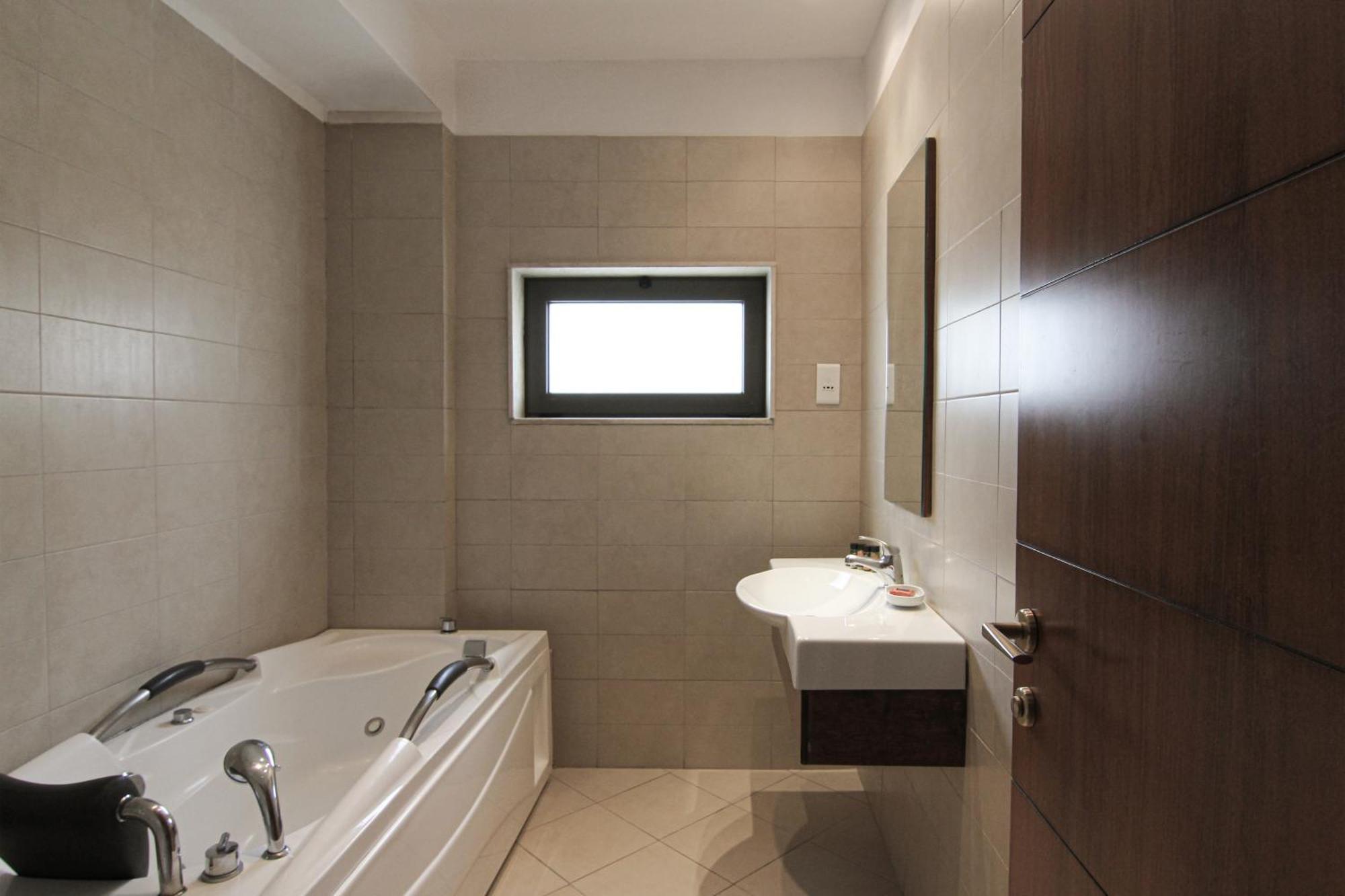 Deluxe Master Suite Mountain View