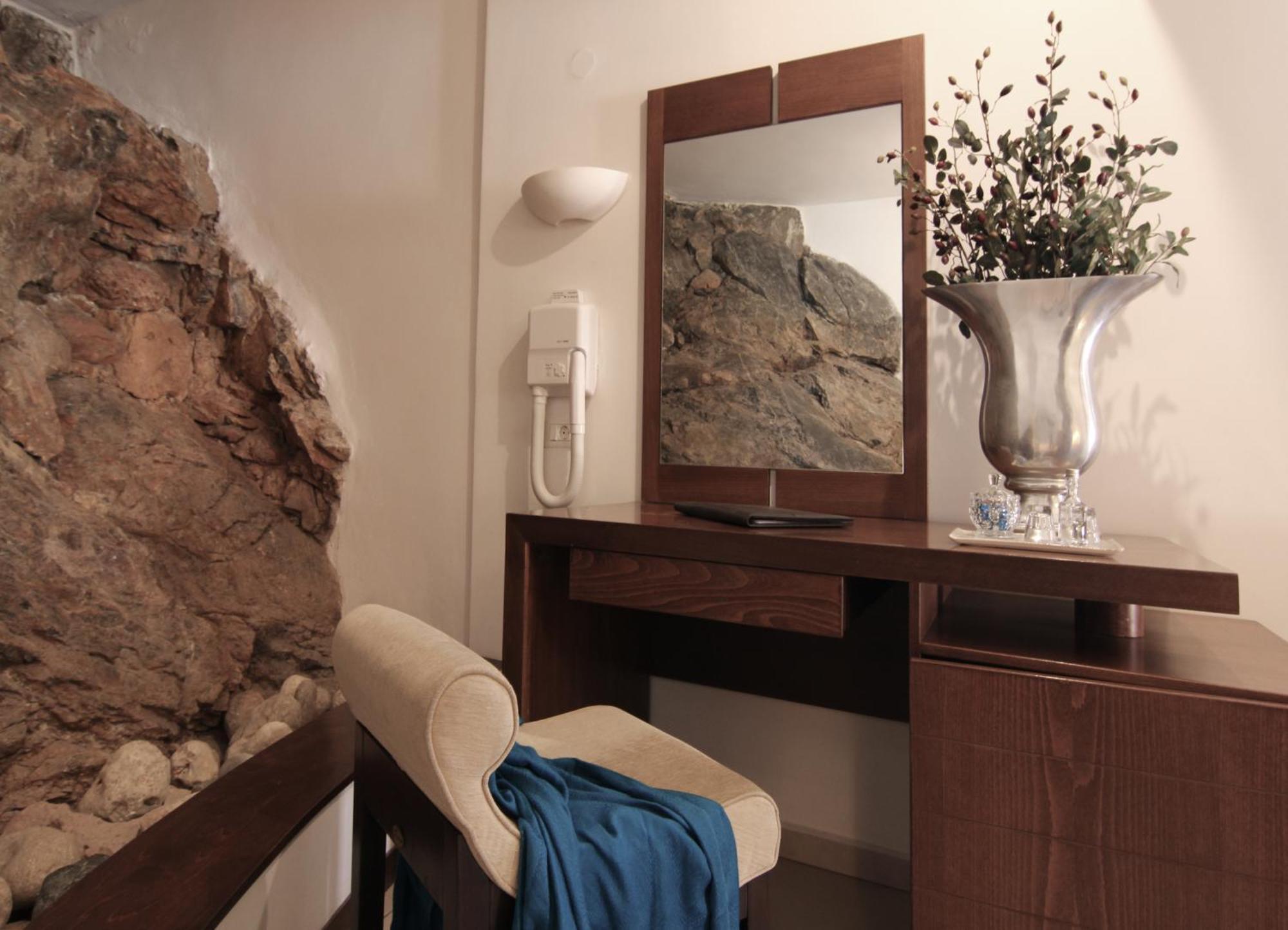 Deluxe Master Suite Mountain View