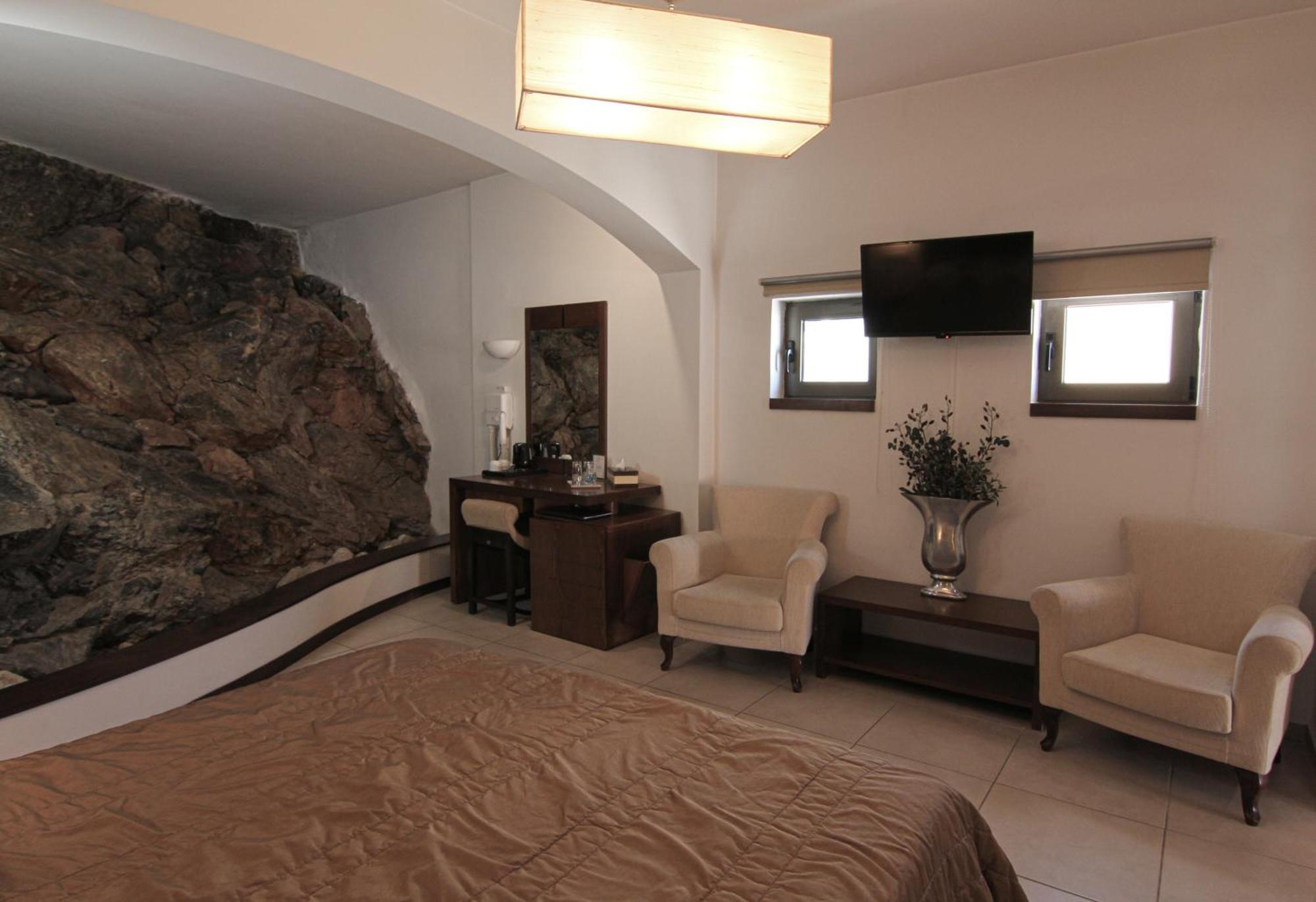 Deluxe Master Suite Mountain View