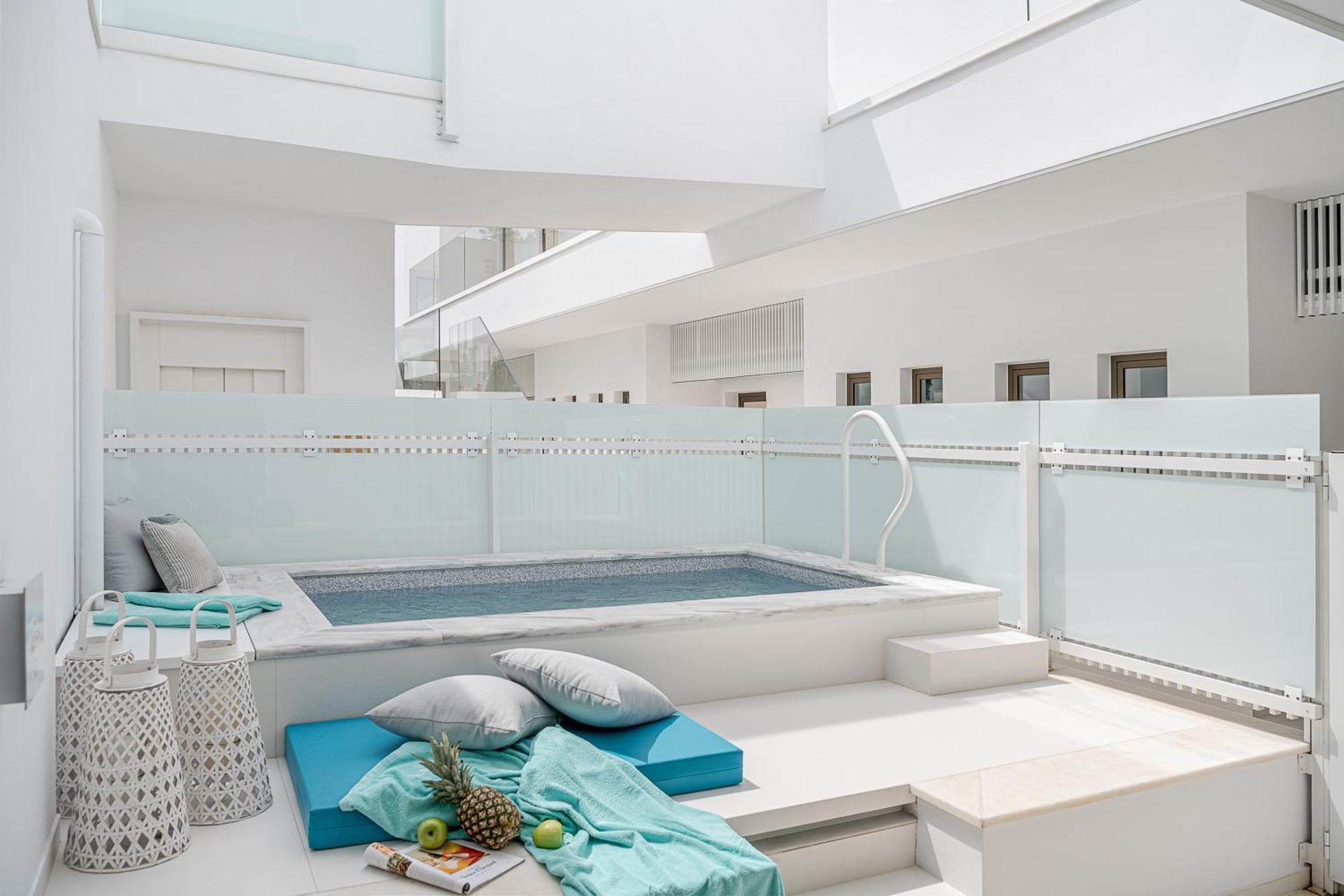 One-Bedroom Apartment Private Pool No View