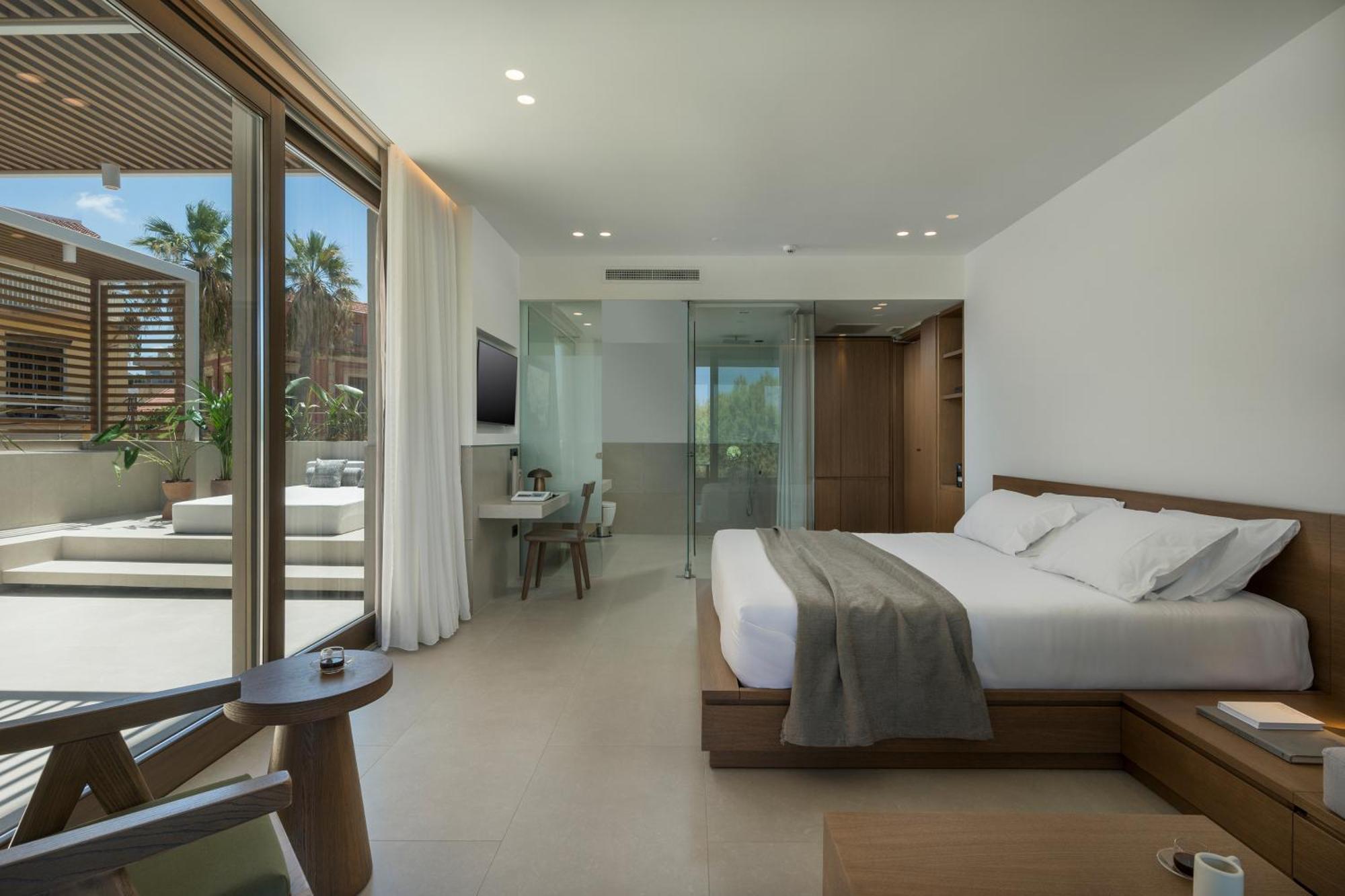 Deluxe Suite private swimming pool