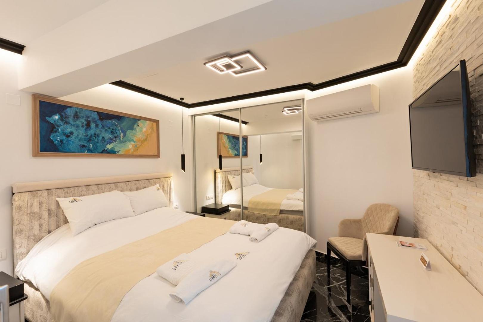 Premium Two-Bedroom Suite Split Level Sea View & Outdoor Jetted Tub