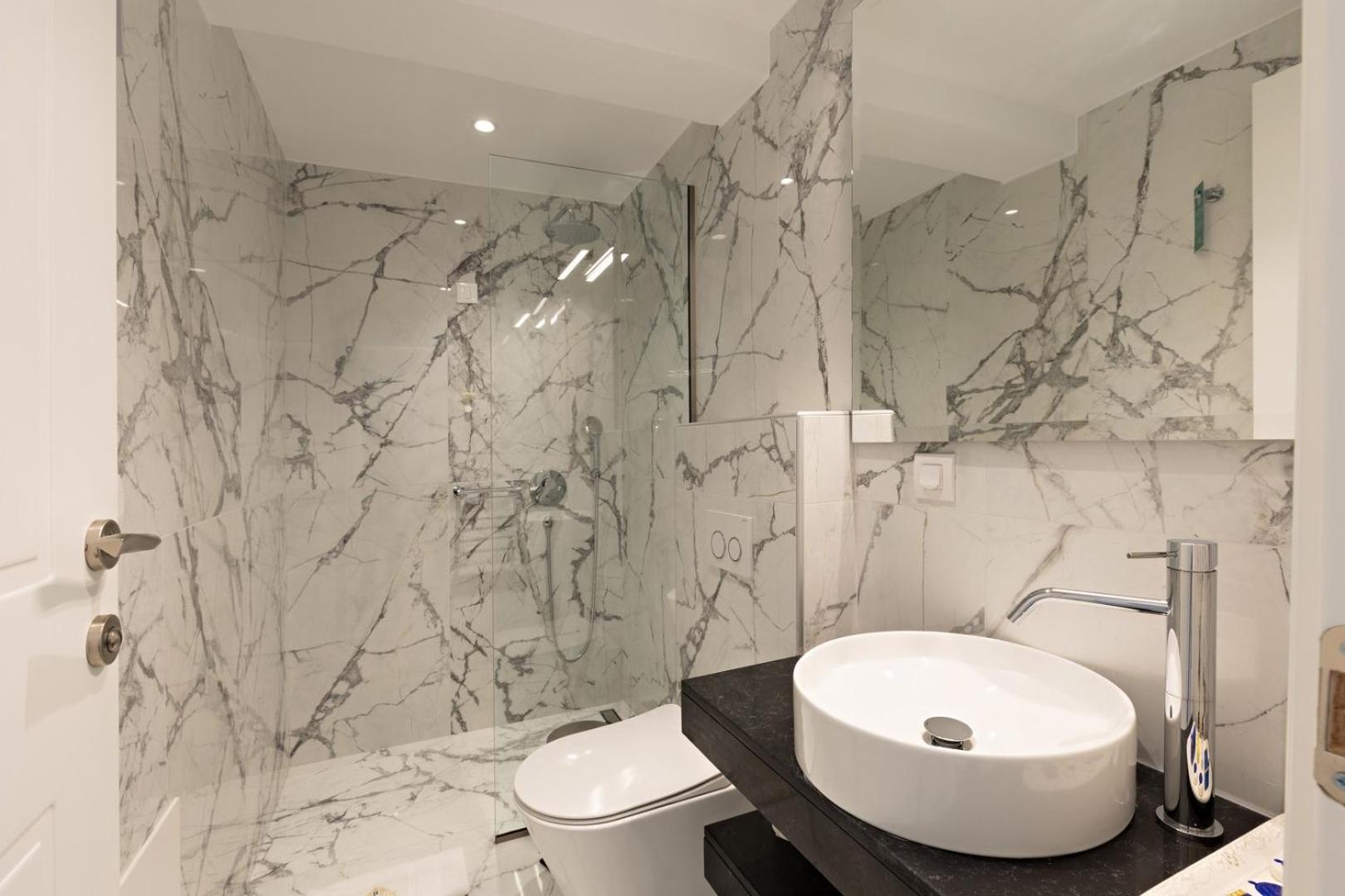 Two-Bedroom Suite Mountain View & Outdoor Jetted Tub