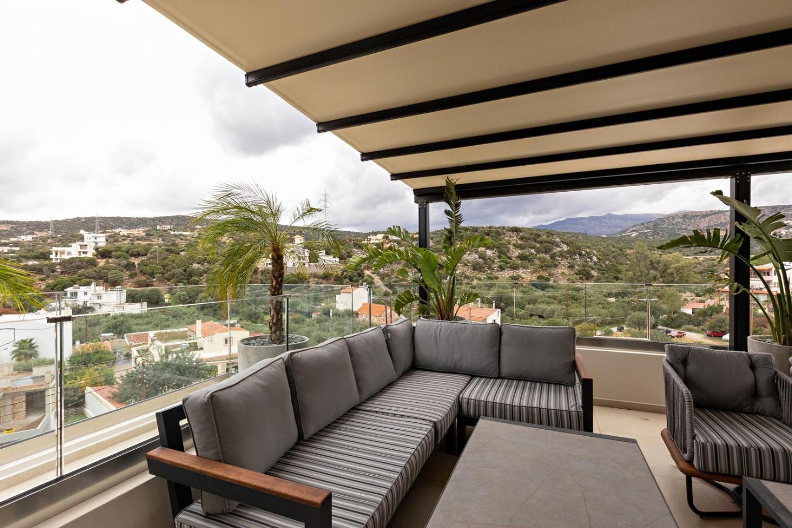 Premium Two-Bedroom Suite Split Level Sea View & Outdoor Jetted Tub