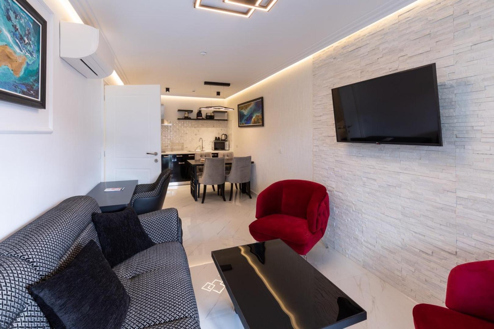 Two-Bedroom Suite Mountain View & Outdoor Jetted Tub
