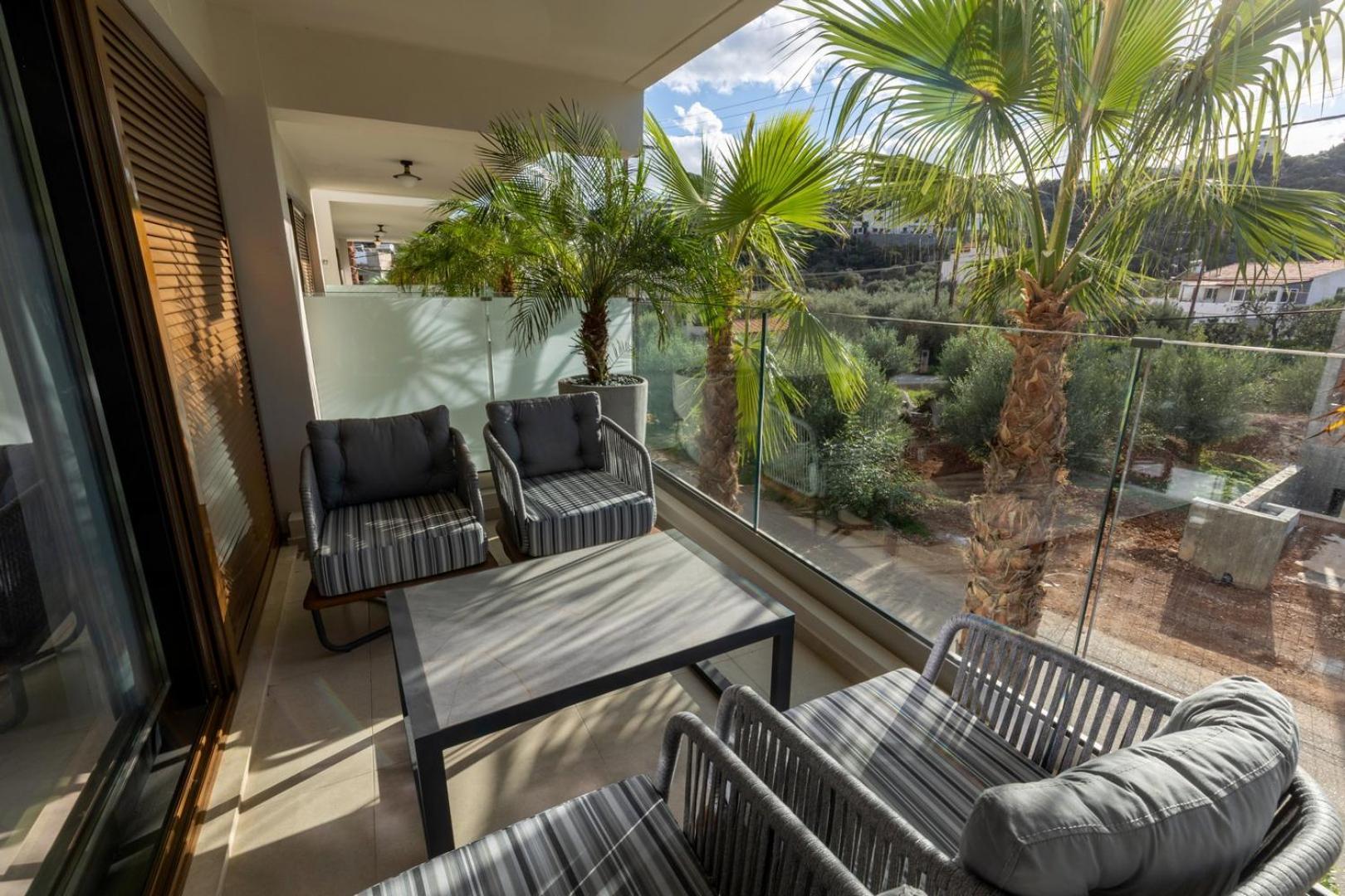 One-Bedroom Suite Mountain or Pool View