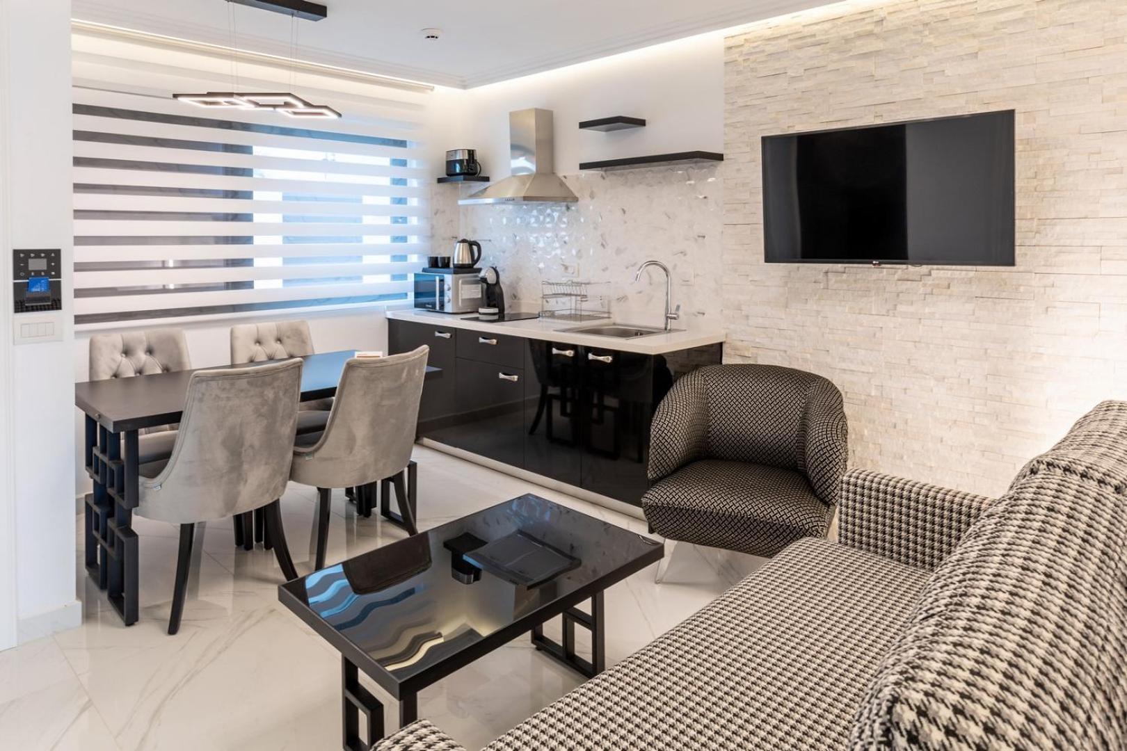 One-Bedroom Suite Mountain or Pool View